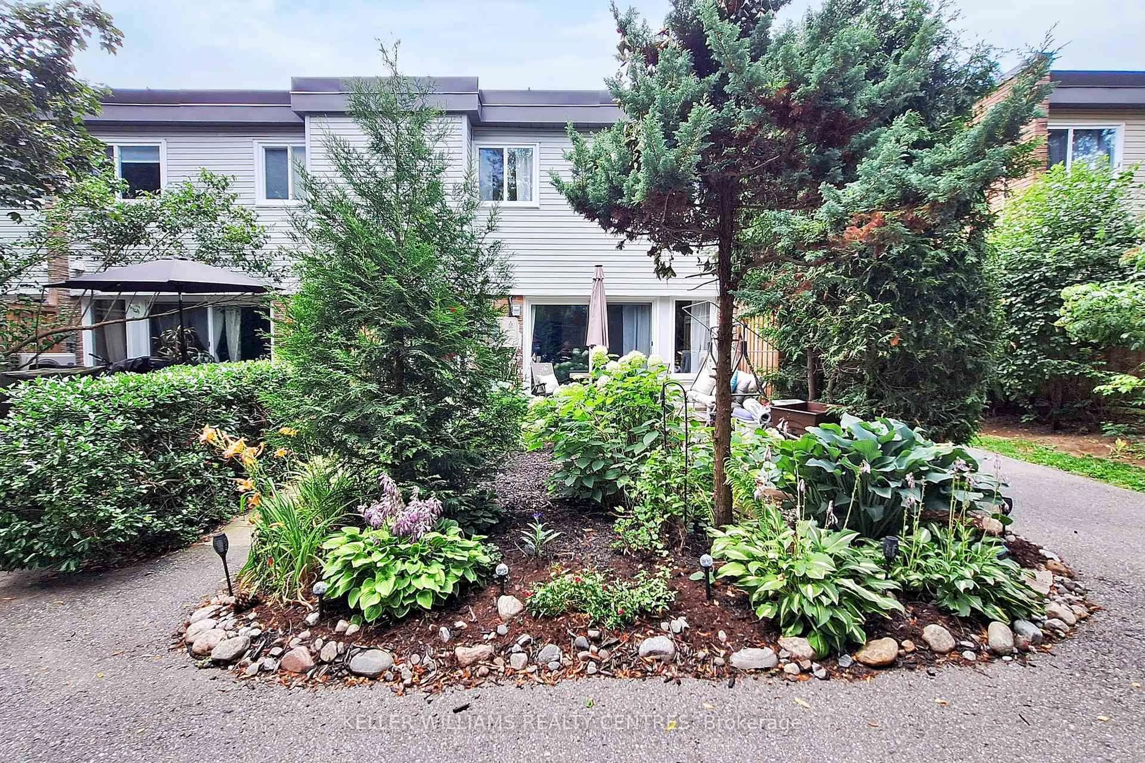 Unknown for 237 Milestone Cres #85, Aurora Ontario L4G 3M2