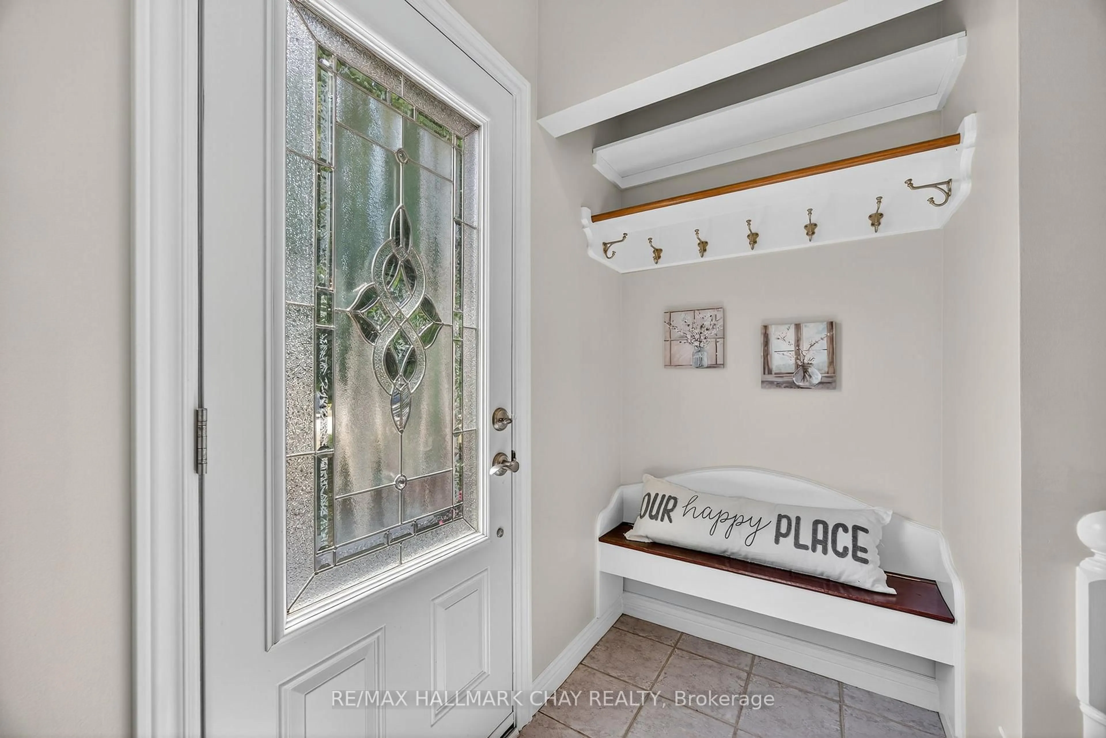 Indoor entryway for 206 North Ridge Dr, Essa Ontario L0L 2N0