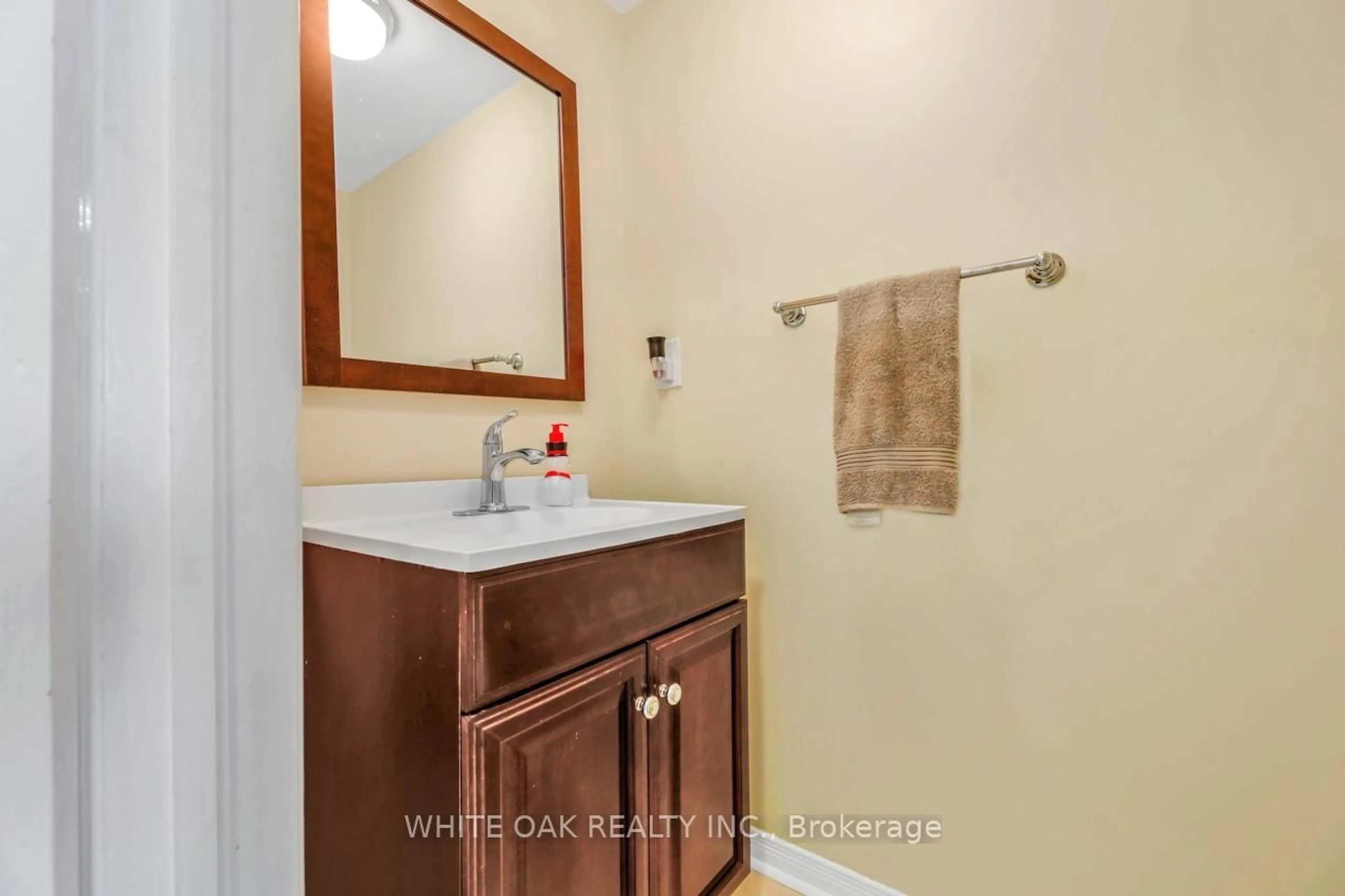 Standard bathroom, unknown for 43 Sassafras Circ, Vaughan Ontario L4J 8M7
