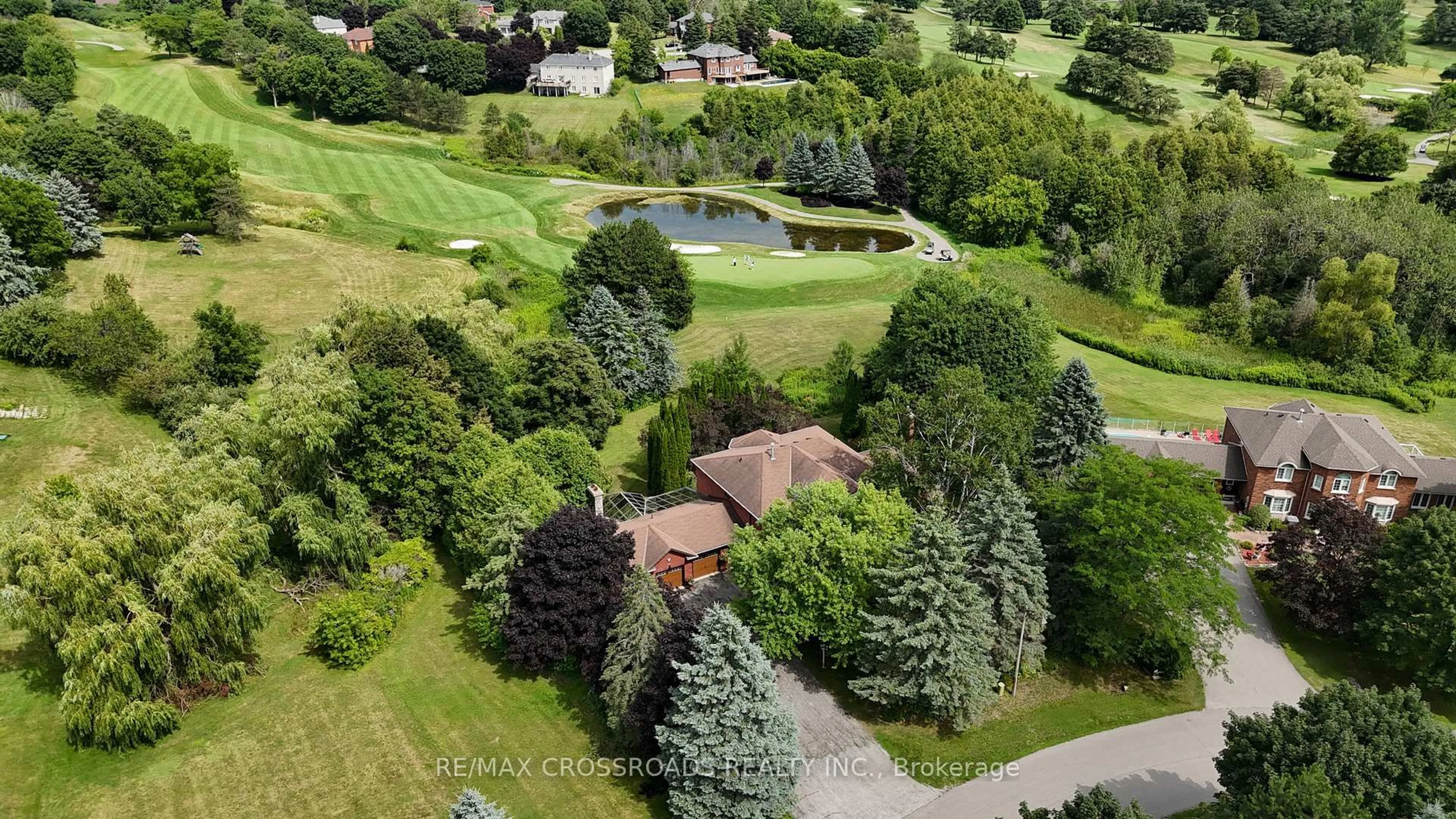 A pic from outside/outdoor area/front of a property/back of a property/a pic from drone, unknown for 18 Hill Top Tr, Whitchurch-Stouffville Ontario L4A 7X4
