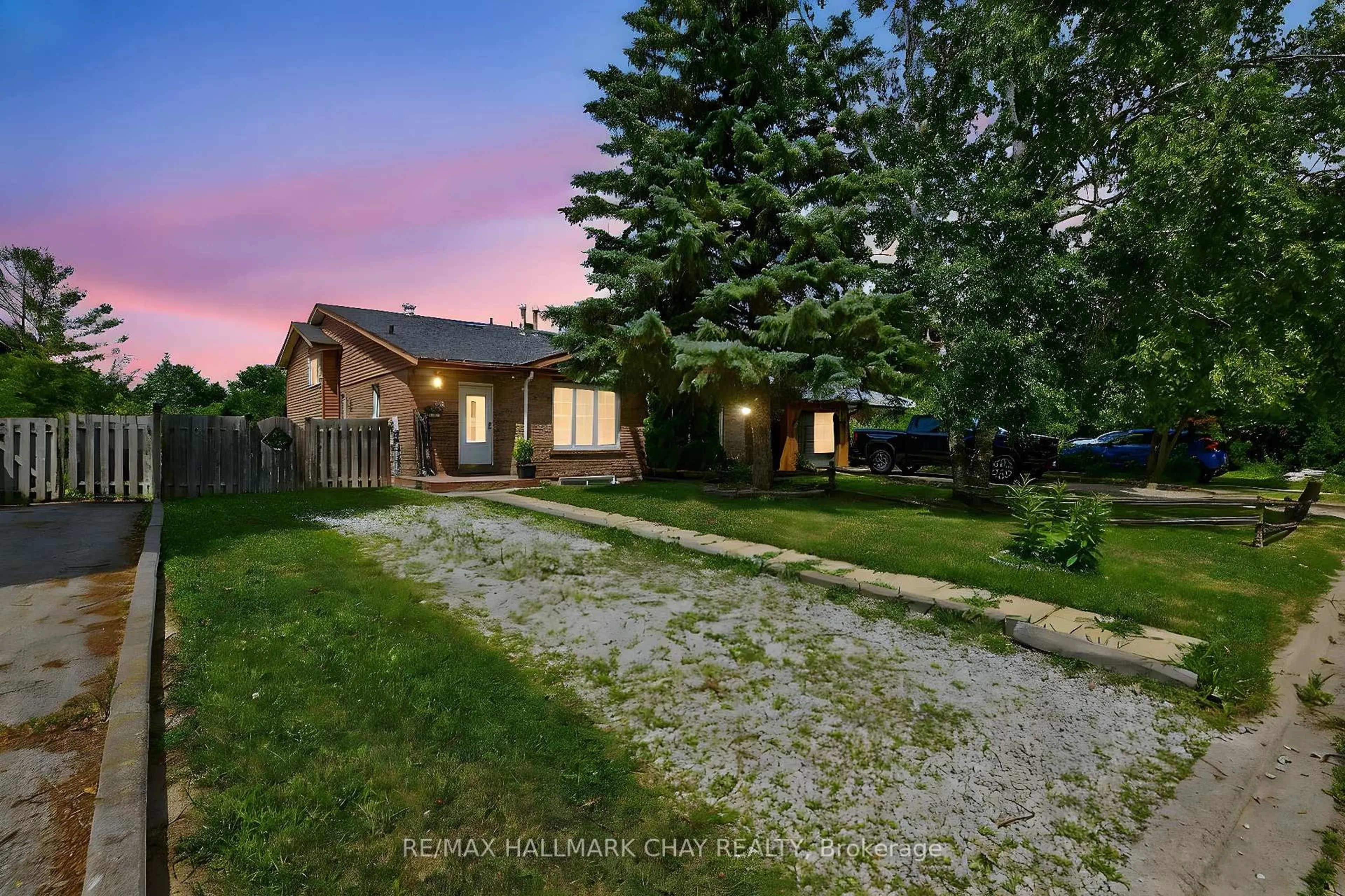 A pic from outside/outdoor area/front of a property/back of a property/a pic from drone, street for 30 Smyth Cres, New Tecumseth Ontario L0G 1A0