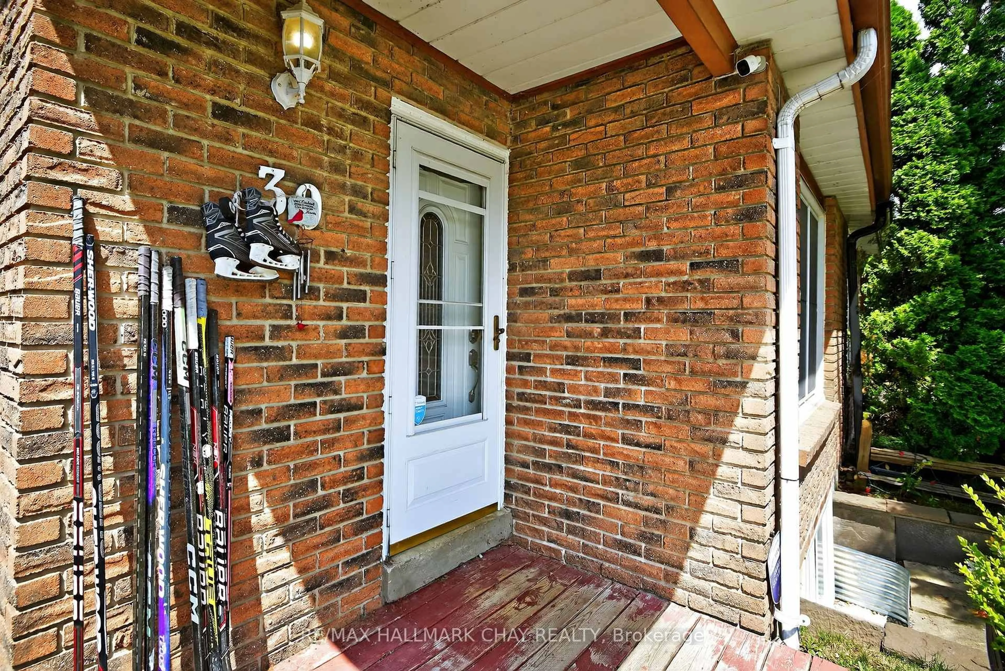 Indoor entryway for 30 Smyth Cres, New Tecumseth Ontario L0G 1A0