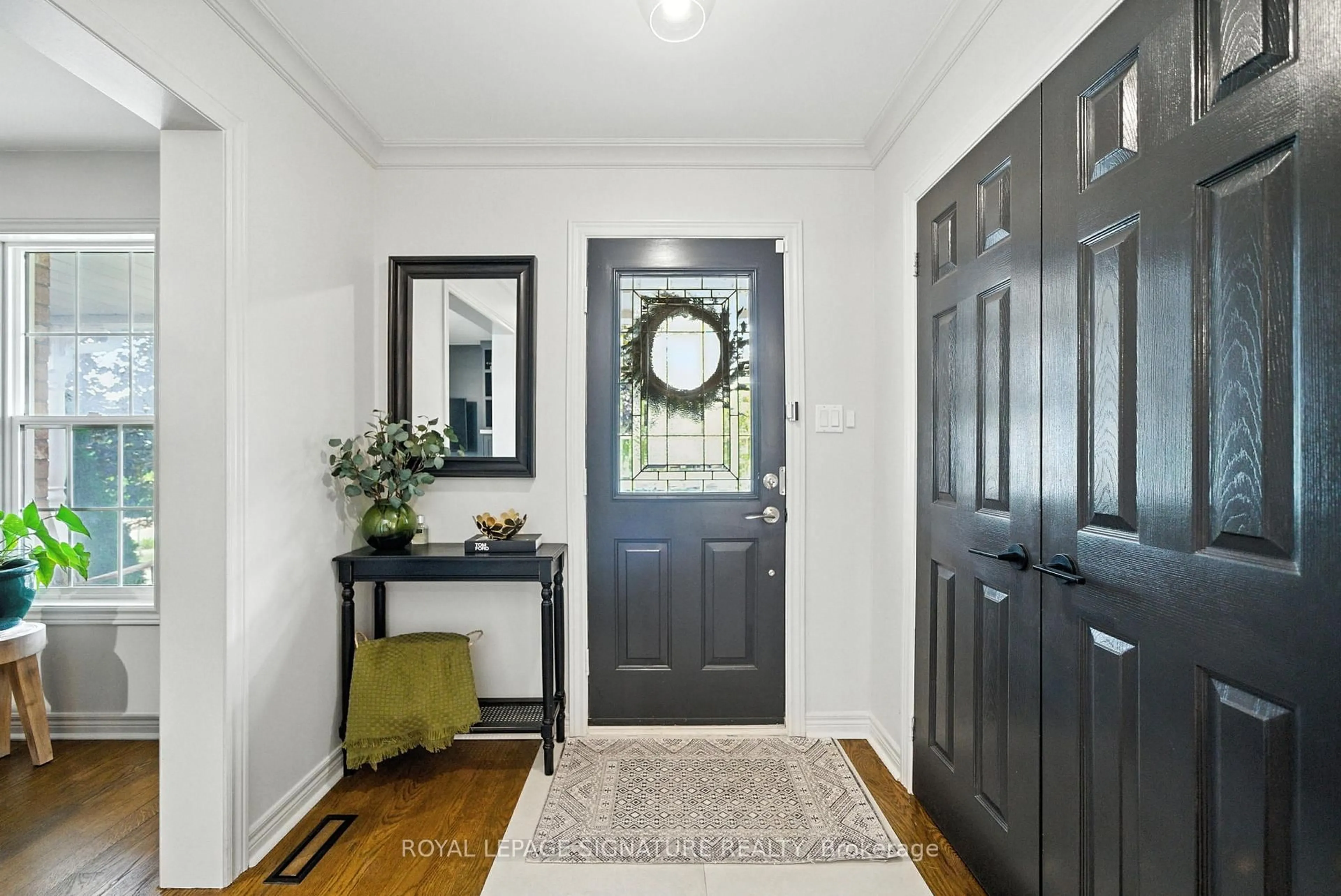 Indoor entryway for 30 Galloway Cres, Uxbridge Ontario L9P 1W8