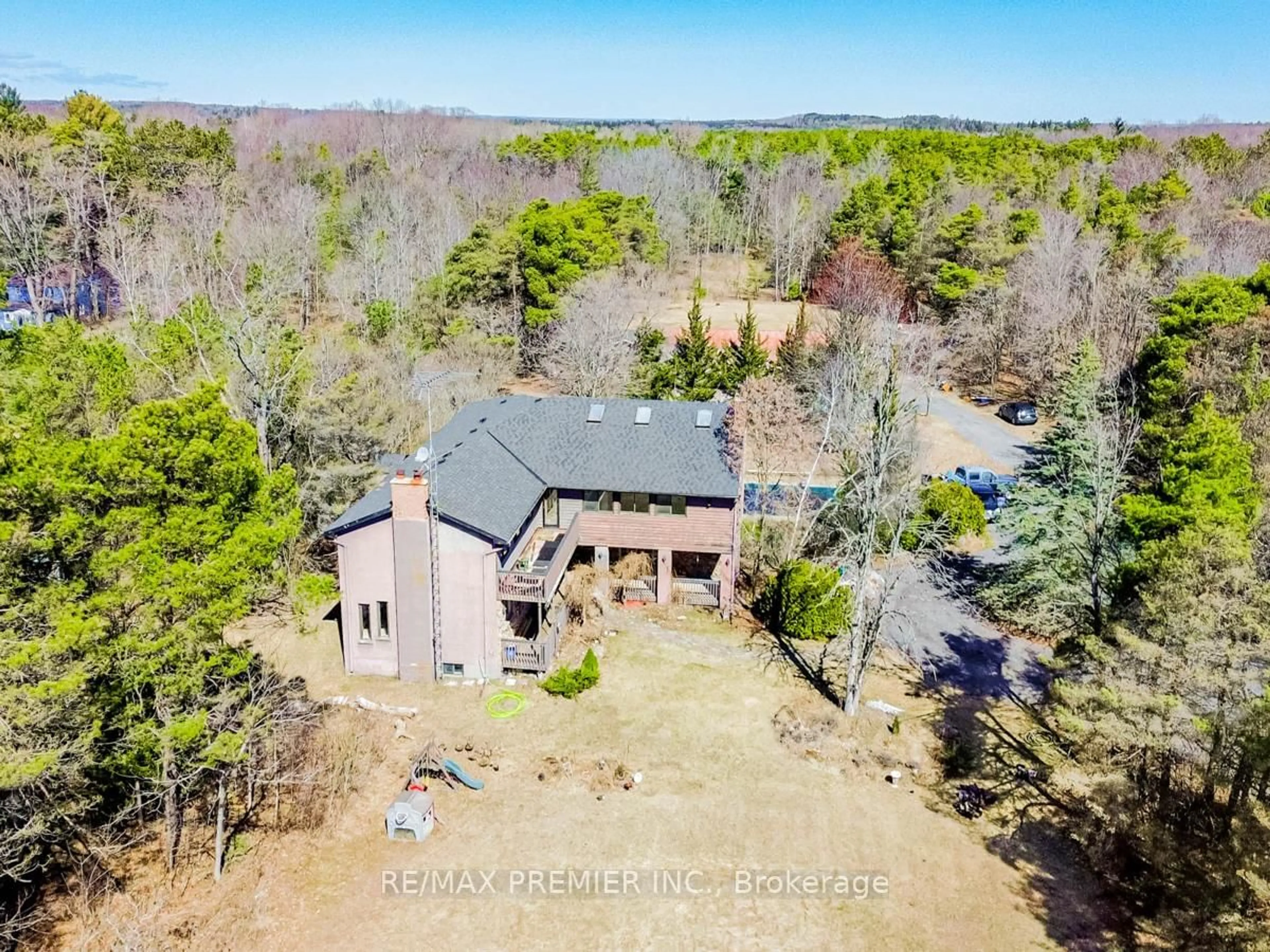 A pic from outside/outdoor area/front of a property/back of a property/a pic from drone, unknown for 4282 Vivian Rd, Whitchurch-Stouffville Ontario L4A 1Z2