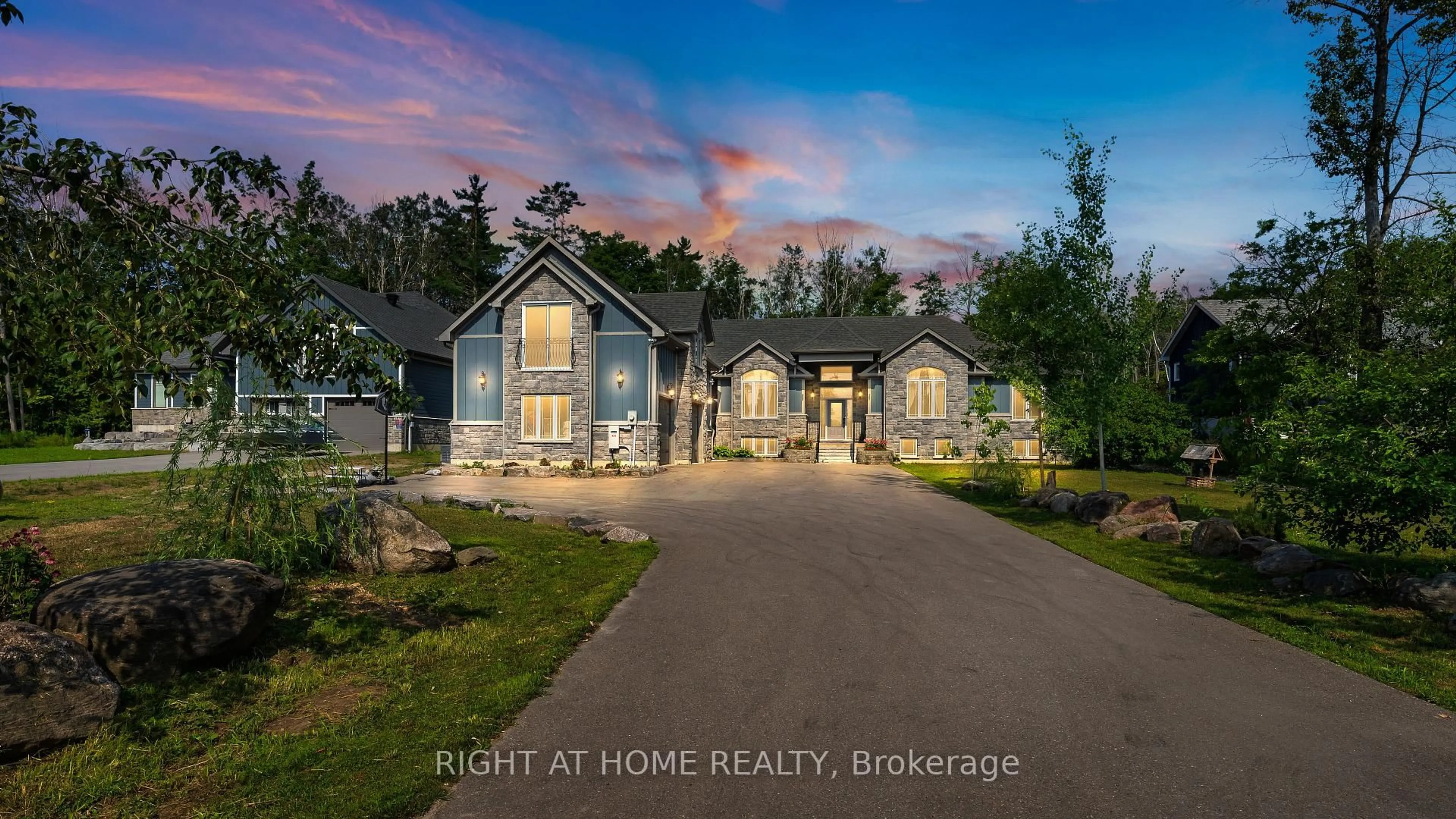 A pic from outside/outdoor area/front of a property/back of a property/a pic from drone, unknown for 3500 Crescent Harbour Rd, Innisfil Ontario L9S 2Y8