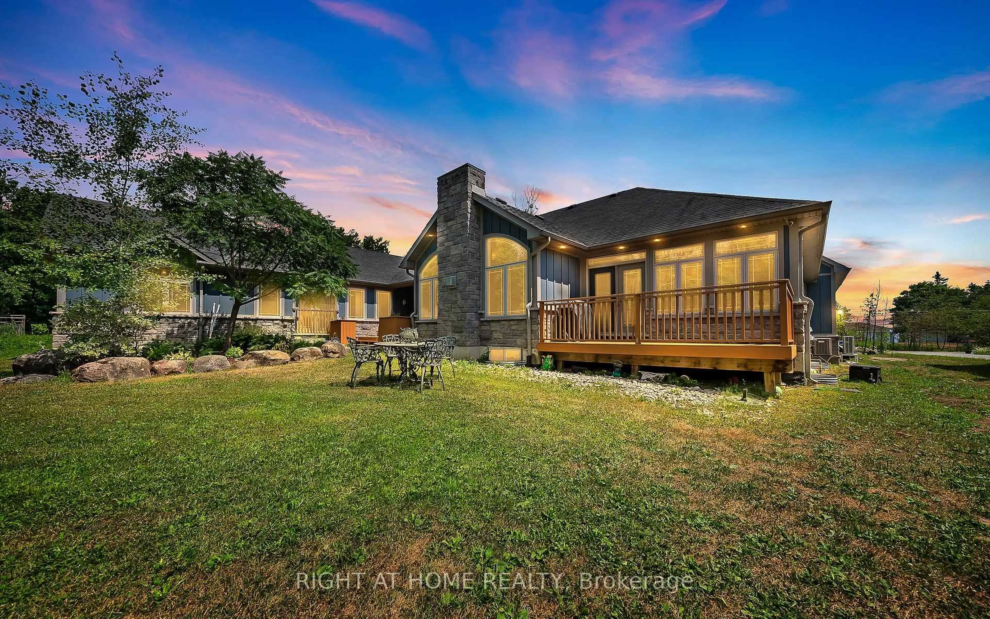 A pic from outside/outdoor area/front of a property/back of a property/a pic from drone, unknown for 3500 Crescent Harbour Rd, Innisfil Ontario L9S 2Y8
