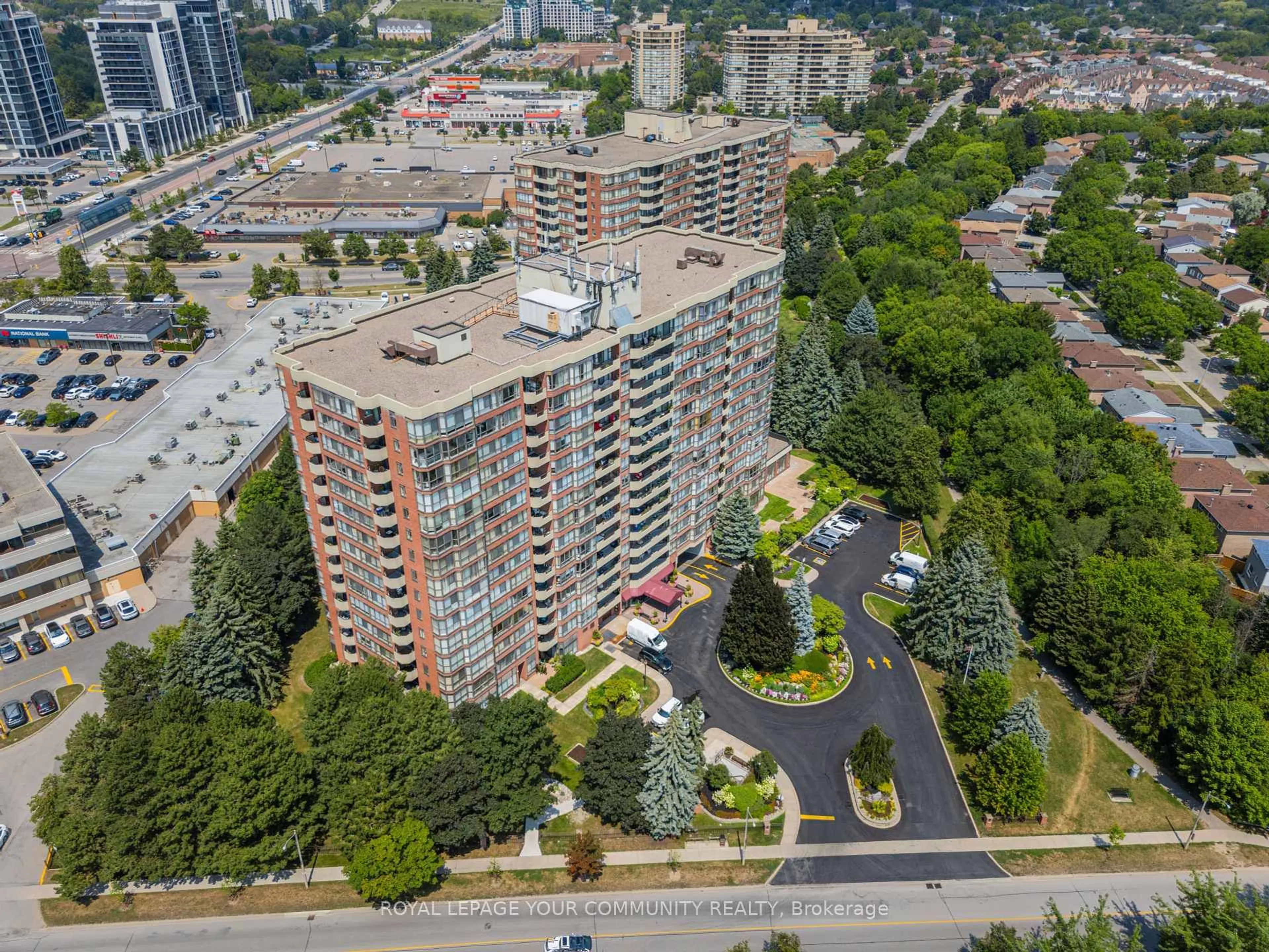 A pic from outside/outdoor area/front of a property/back of a property/a pic from drone, city buildings view from balcony for 100 OBSERVATORY Lane #1503, Richmond Hill Ontario L4C 1T4