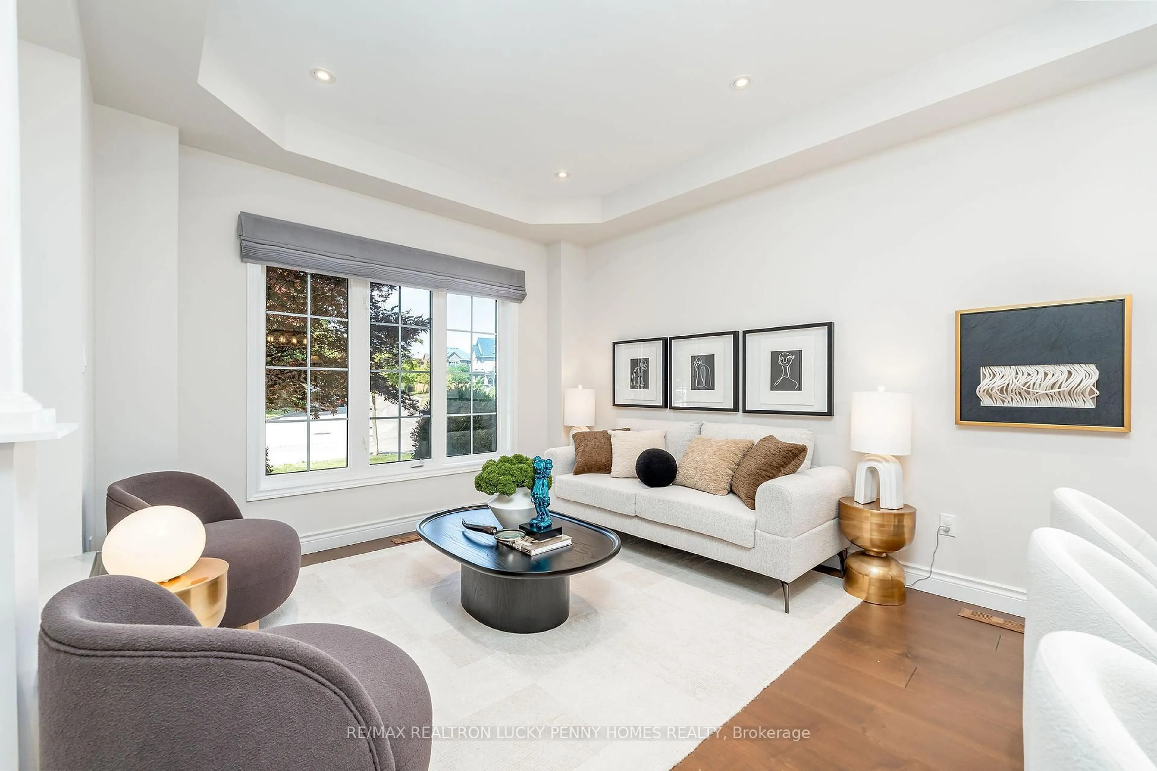 Living room with furniture, unknown for 68 Holly Dr, Richmond Hill Ontario L4S 2S4