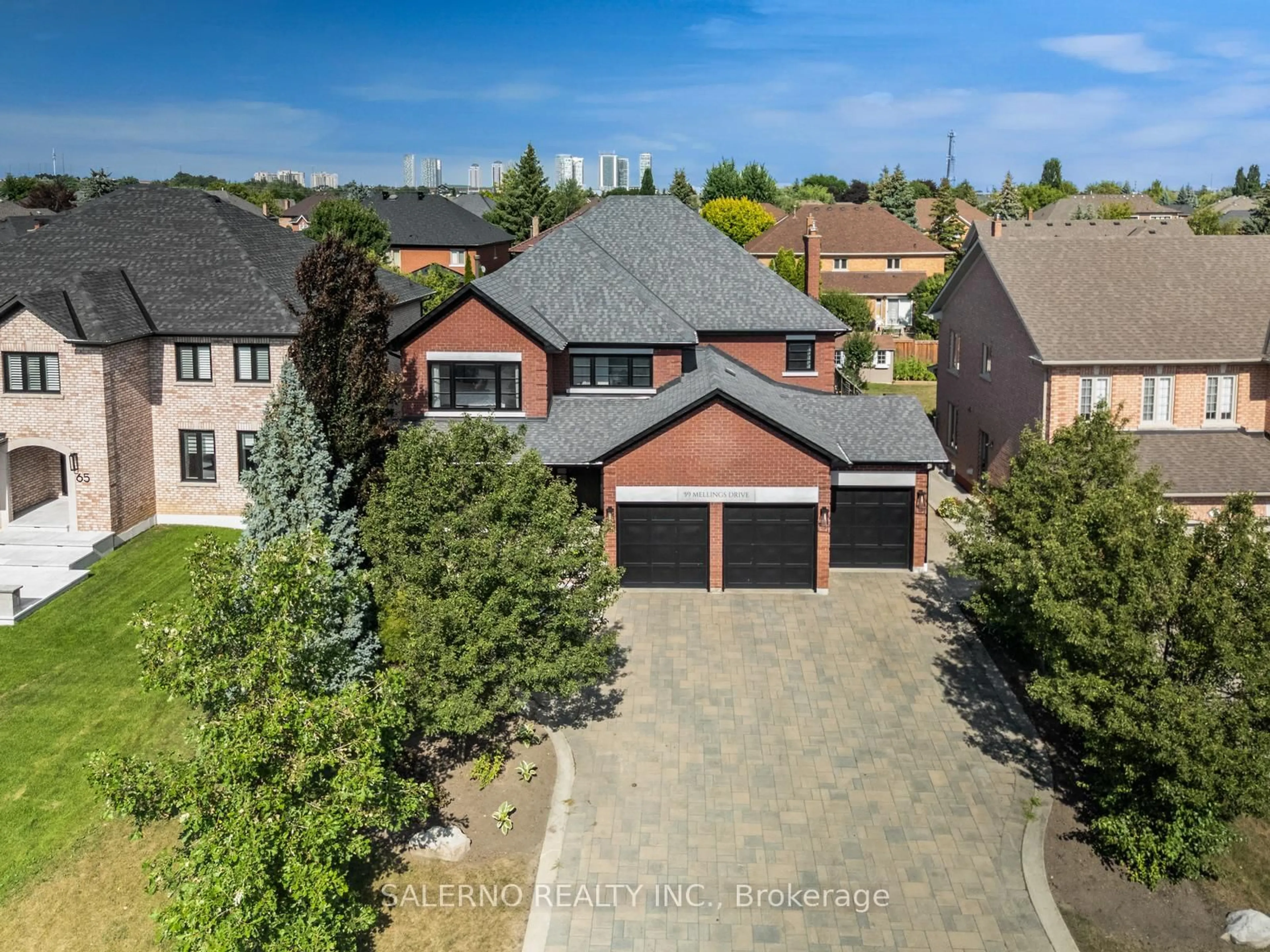 A pic from outside/outdoor area/front of a property/back of a property/a pic from drone, street for 59 Mellings Dr, Vaughan Ontario L4L 8J2