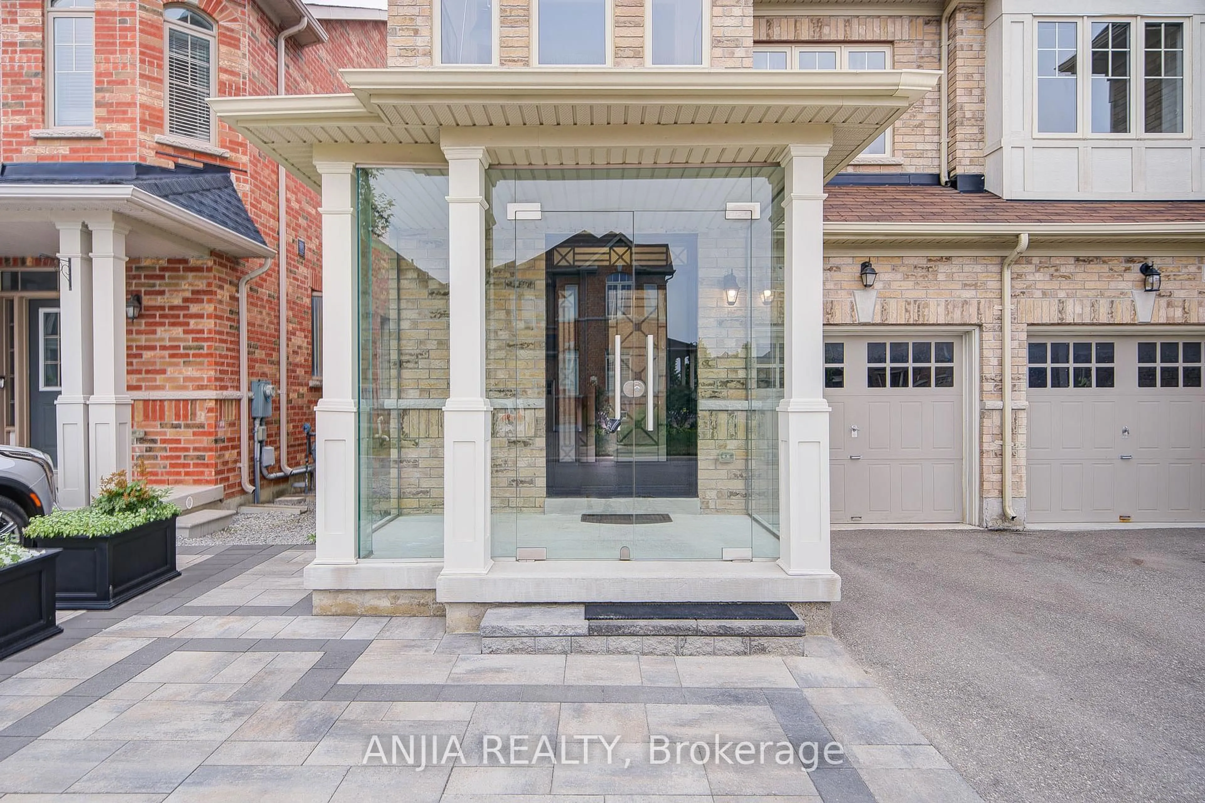 Indoor entryway for 116 Hubner Ave, Markham Ontario L6C 0R5