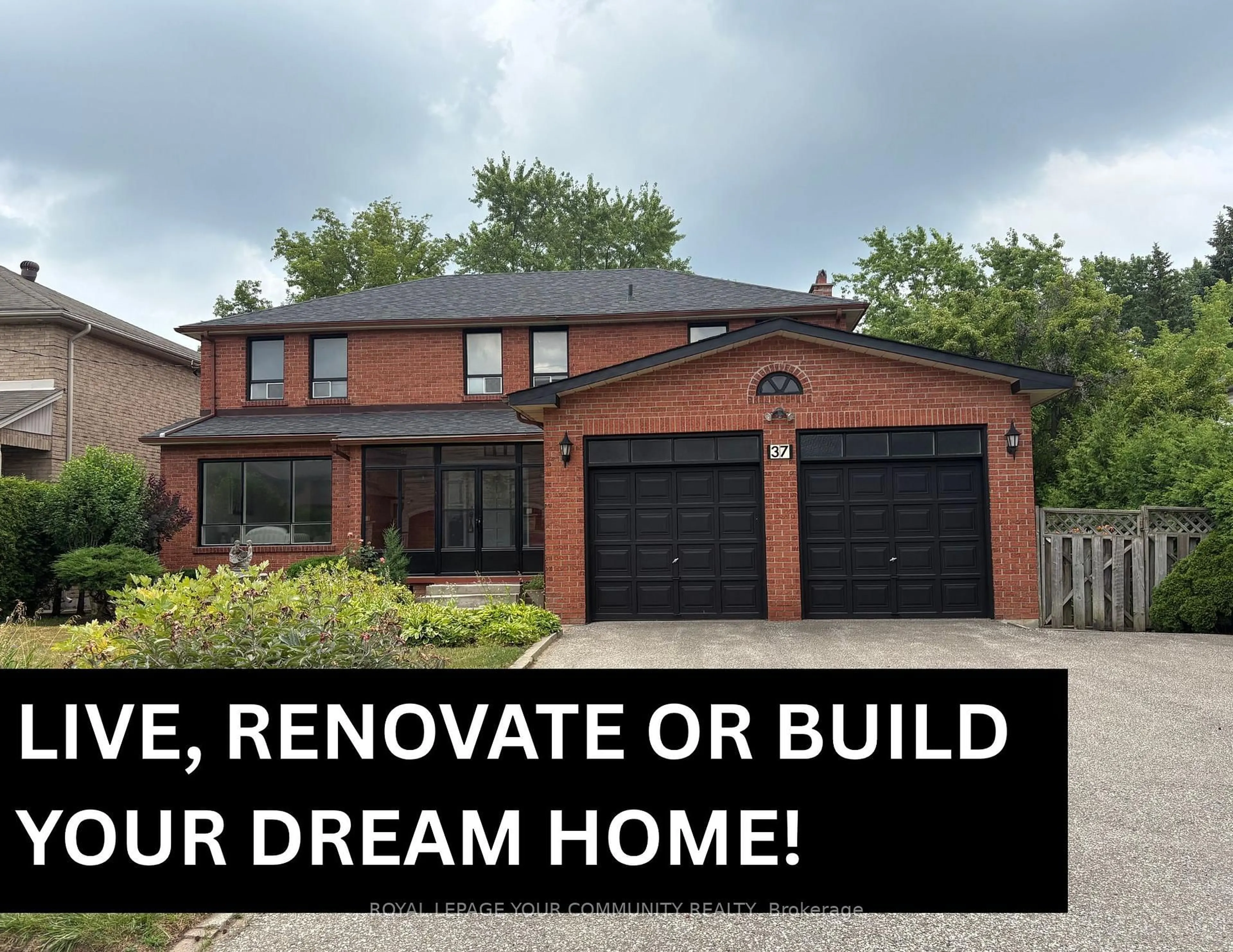 Home with brick exterior material, building for 37 Mackay Dr, Richmond Hill Ontario L4C 6N9