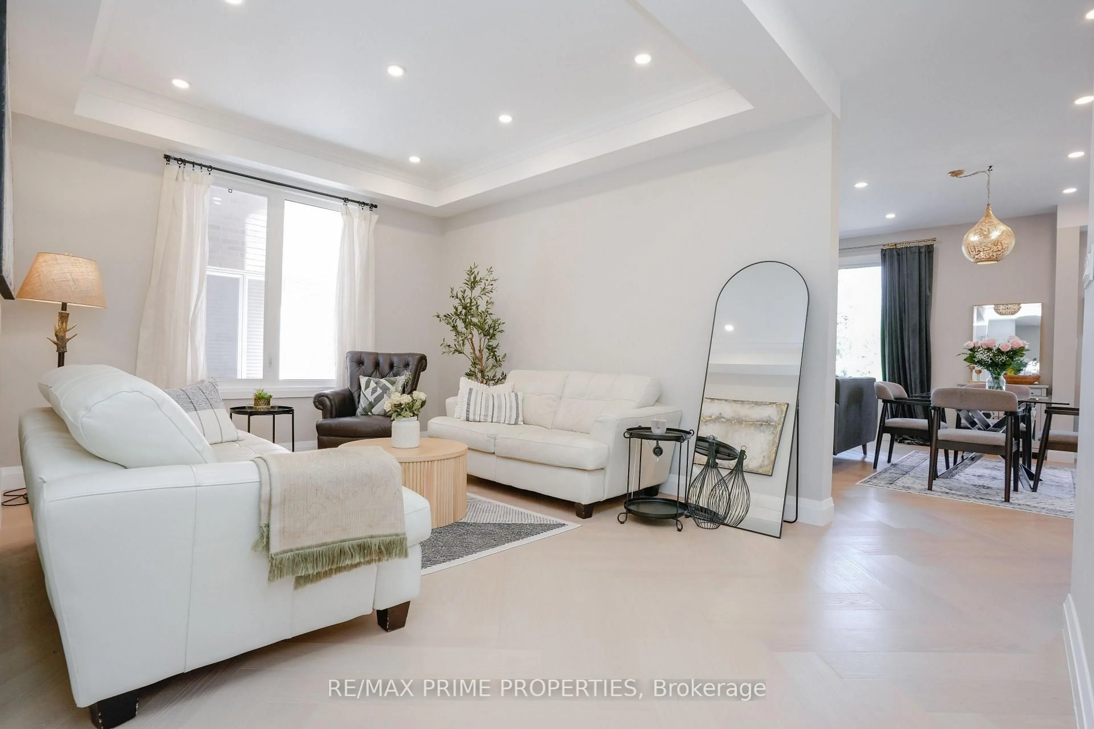 Living room with furniture, unknown for 54 Vitlor Dr, Richmond Hill Ontario L4E 4P9