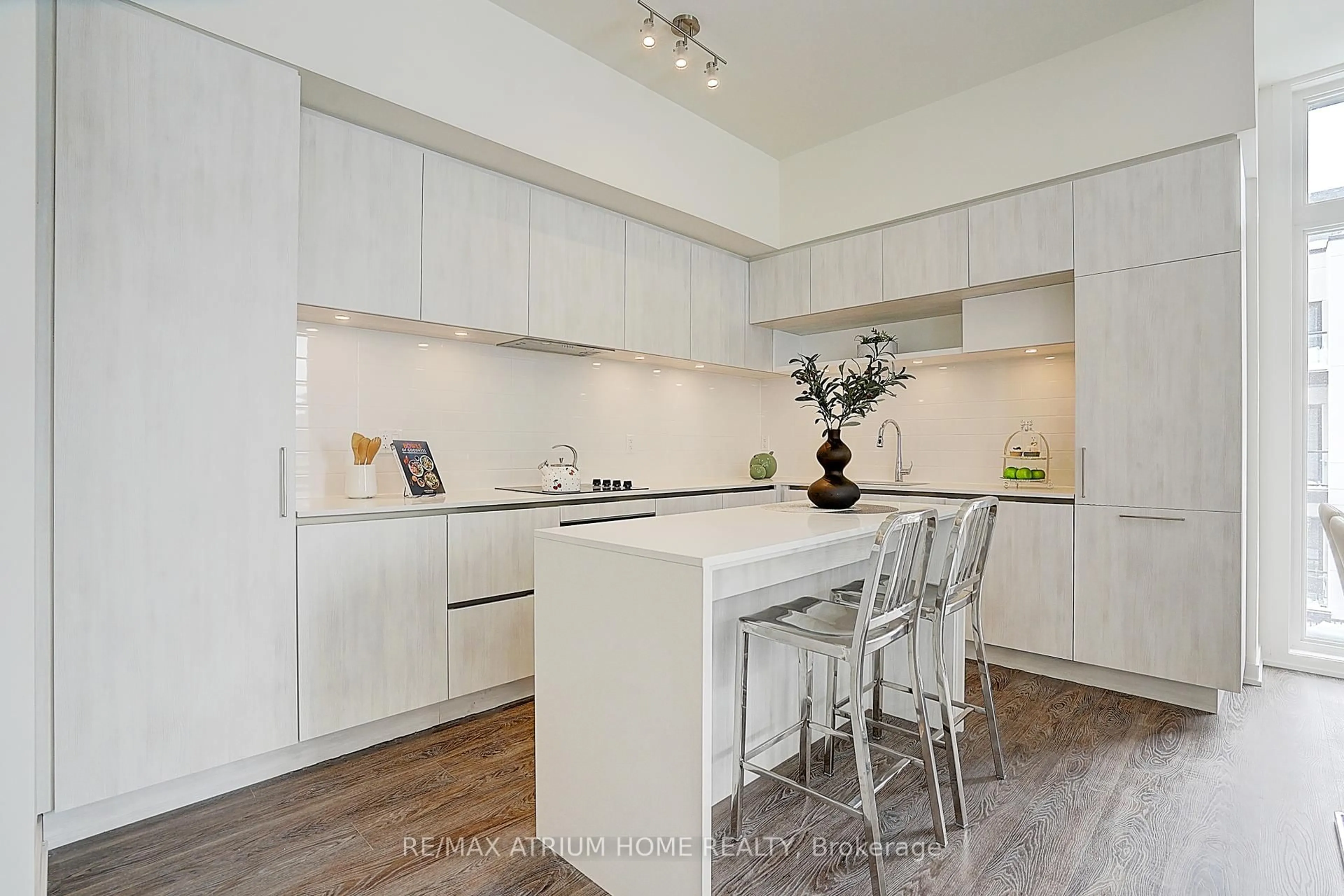 Contemporary kitchen, unknown for 12 David Eyer Rd #1103, Richmond Hill Ontario L4S 0N3