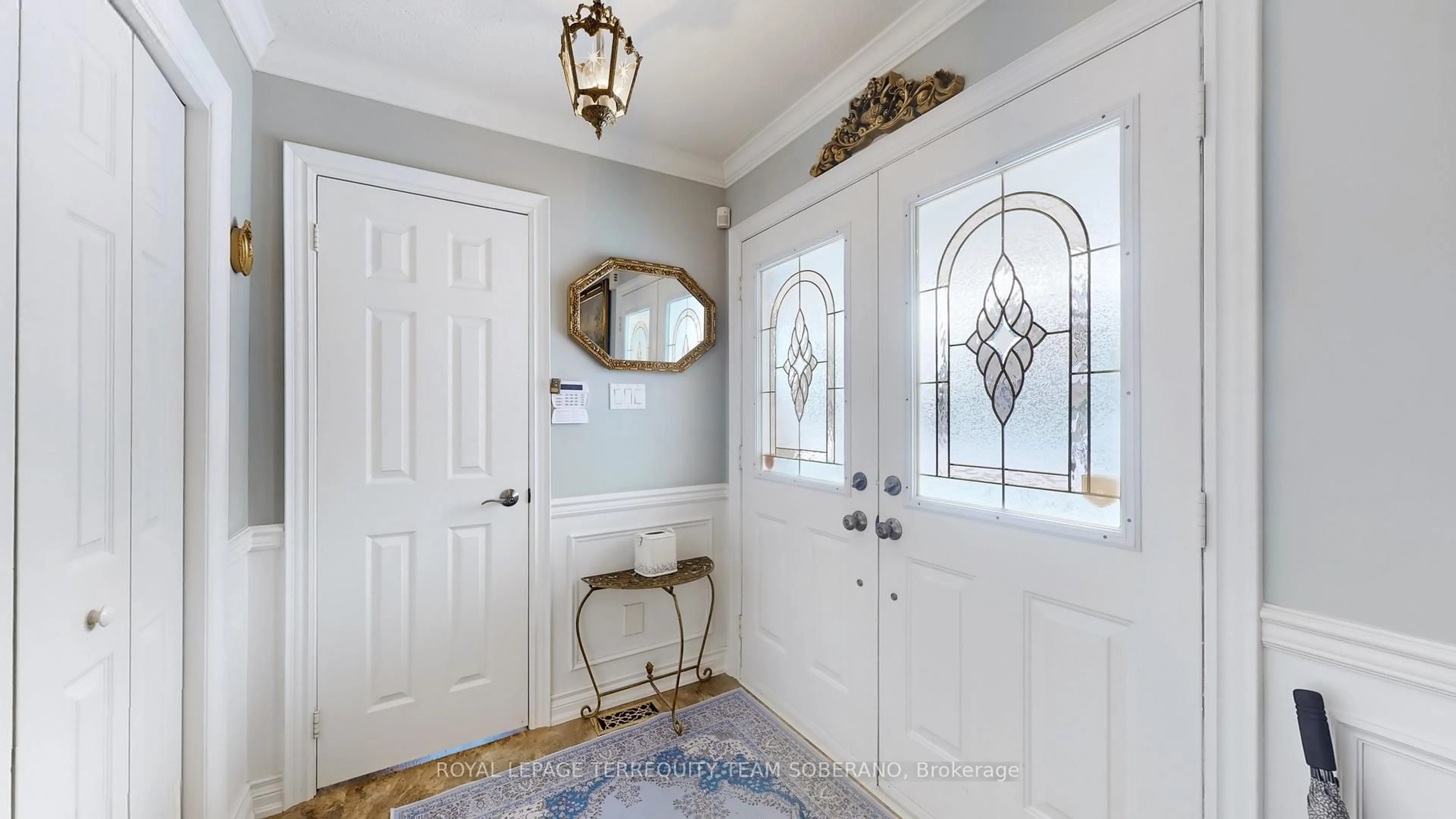 Indoor entryway for 90 Vanguard Rd, Vaughan Ontario L4K 5G7