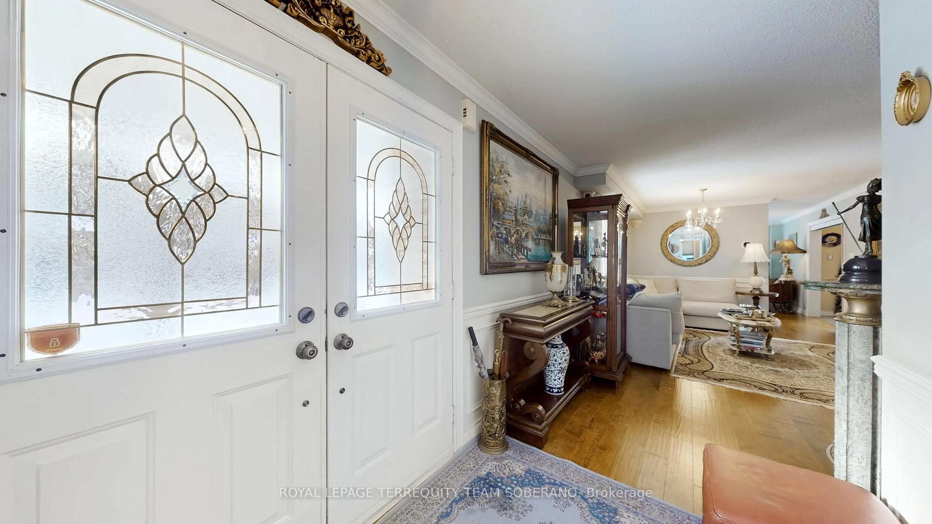 Indoor entryway for 90 Vanguard Rd, Vaughan Ontario L4K 5G7