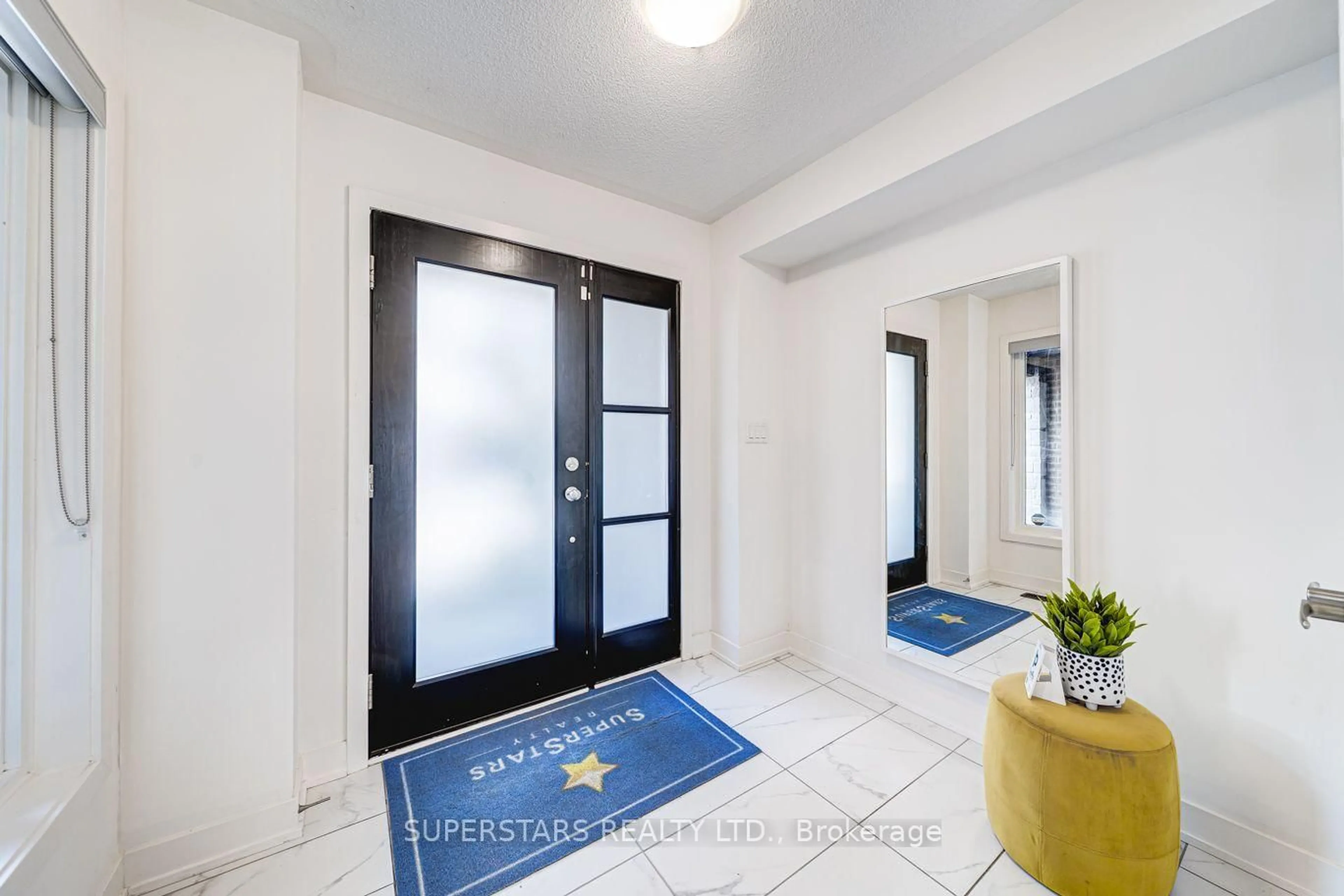 Indoor entryway for 9 Benoit St, Vaughan Ontario L4H 4R7
