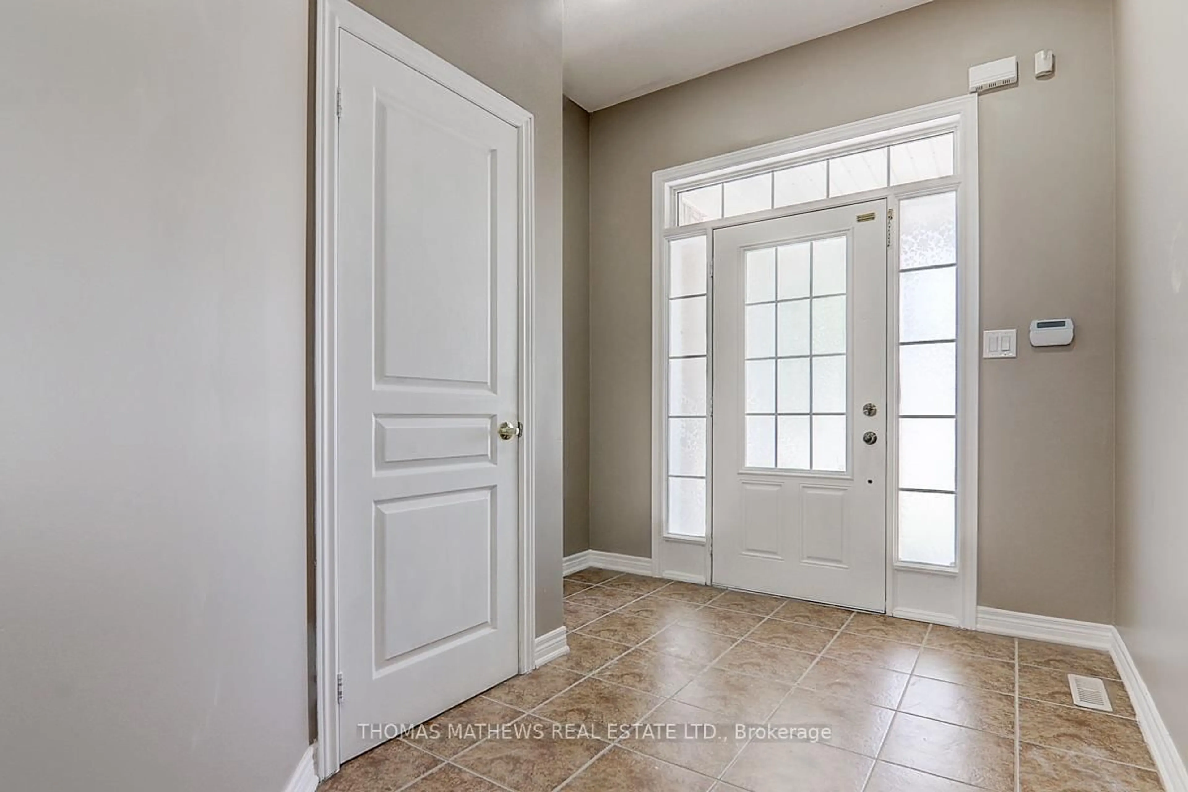 Indoor entryway for 25 Turnhouse Cres, Markham Ontario L6B 0S5