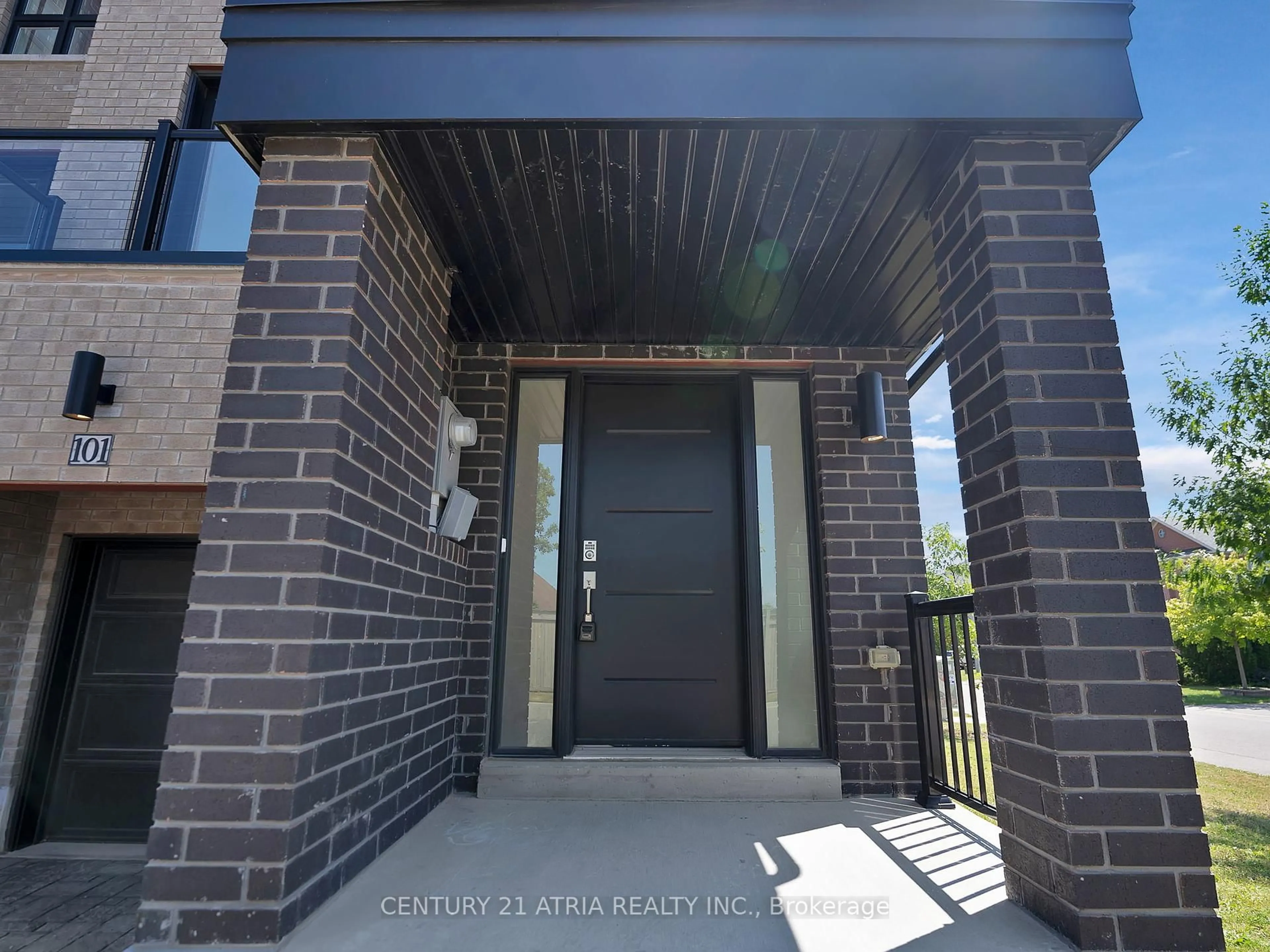 Indoor entryway for 101 Gridiron Gate, Vaughan Ontario L4H 4W8