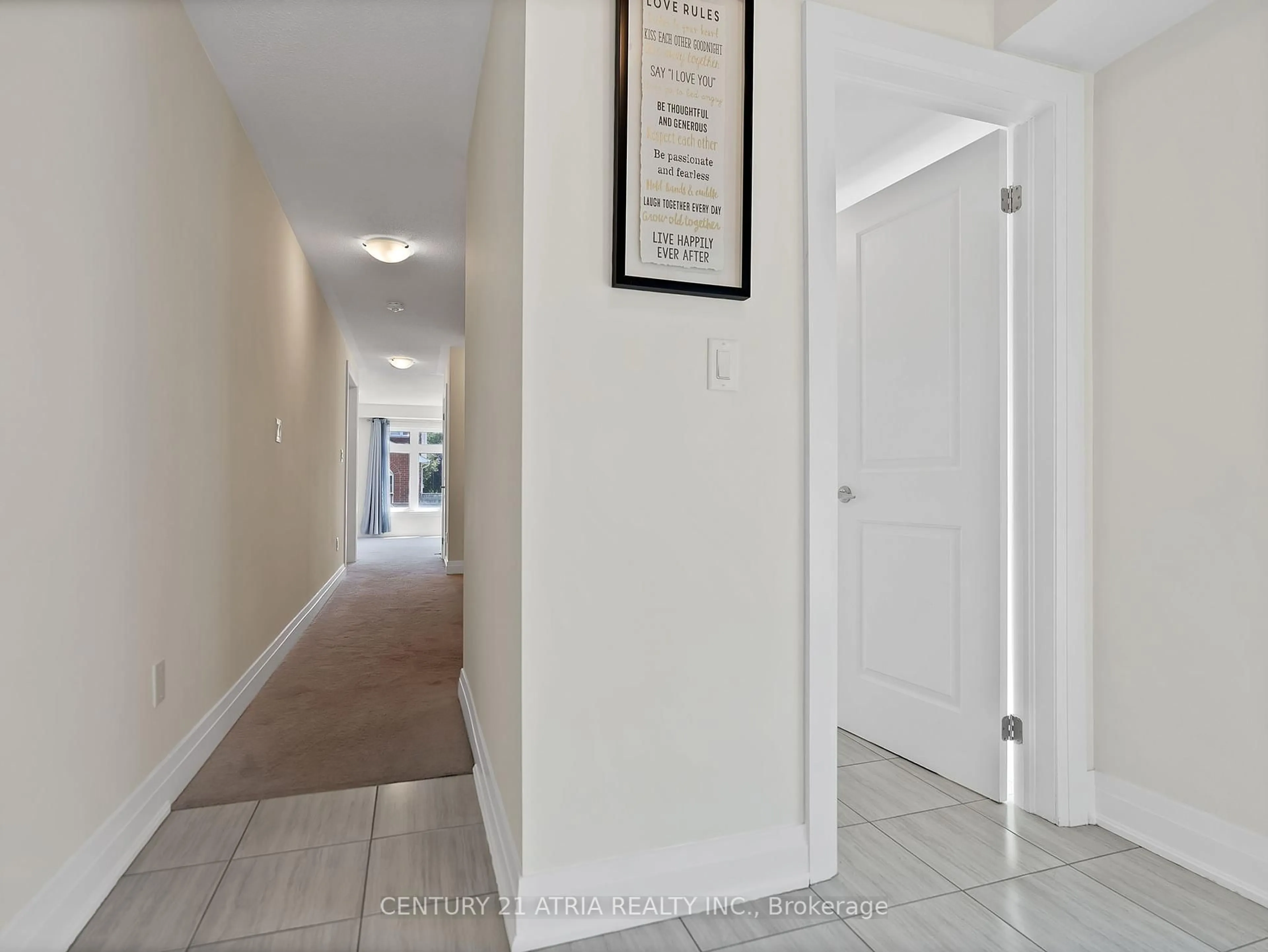 Indoor foyer for 101 Gridiron Gate, Vaughan Ontario L4H 4W8