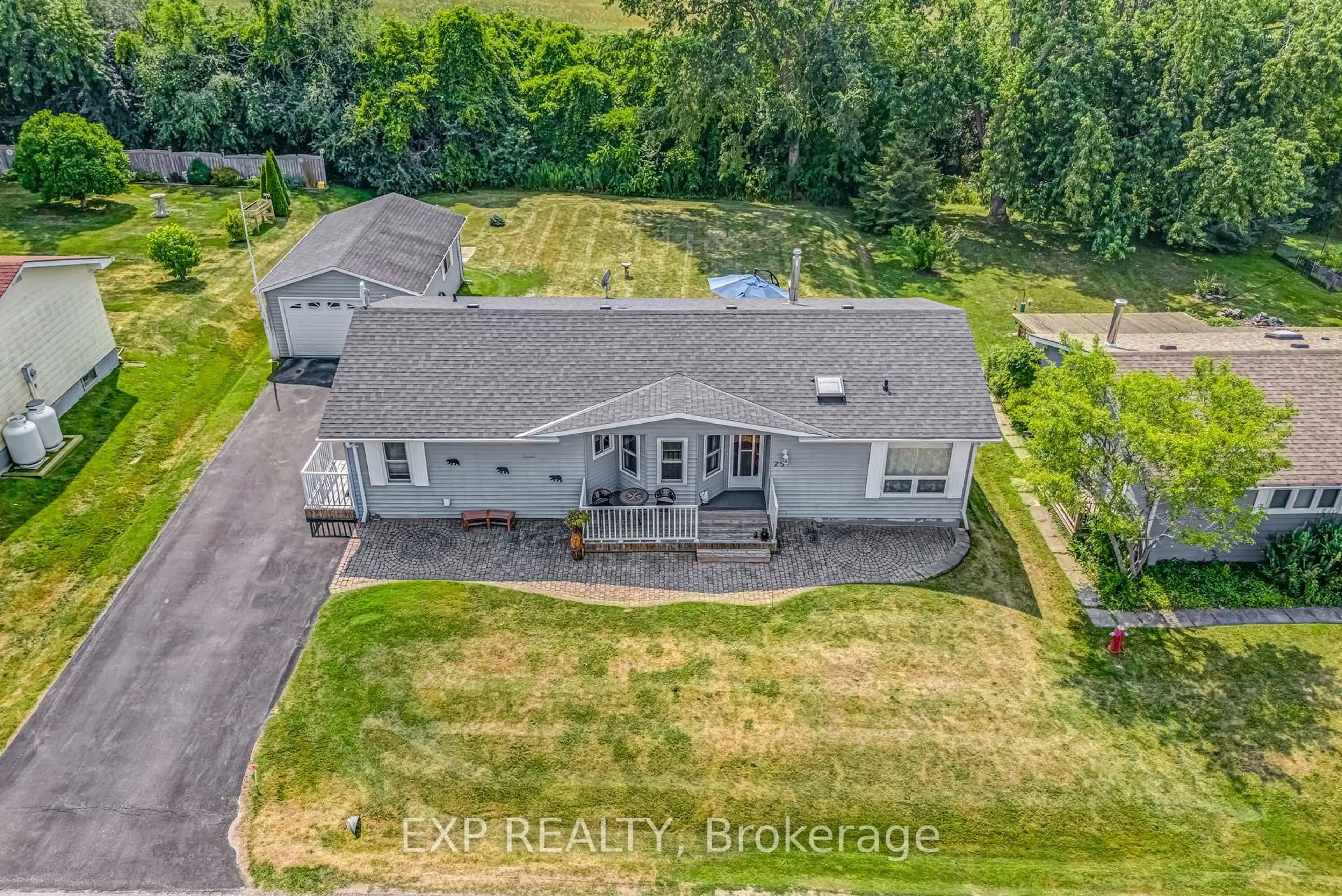 A pic from outside/outdoor area/front of a property/back of a property/a pic from drone, unknown for 25 Juno Cres, Georgina Ontario L0E 1R0