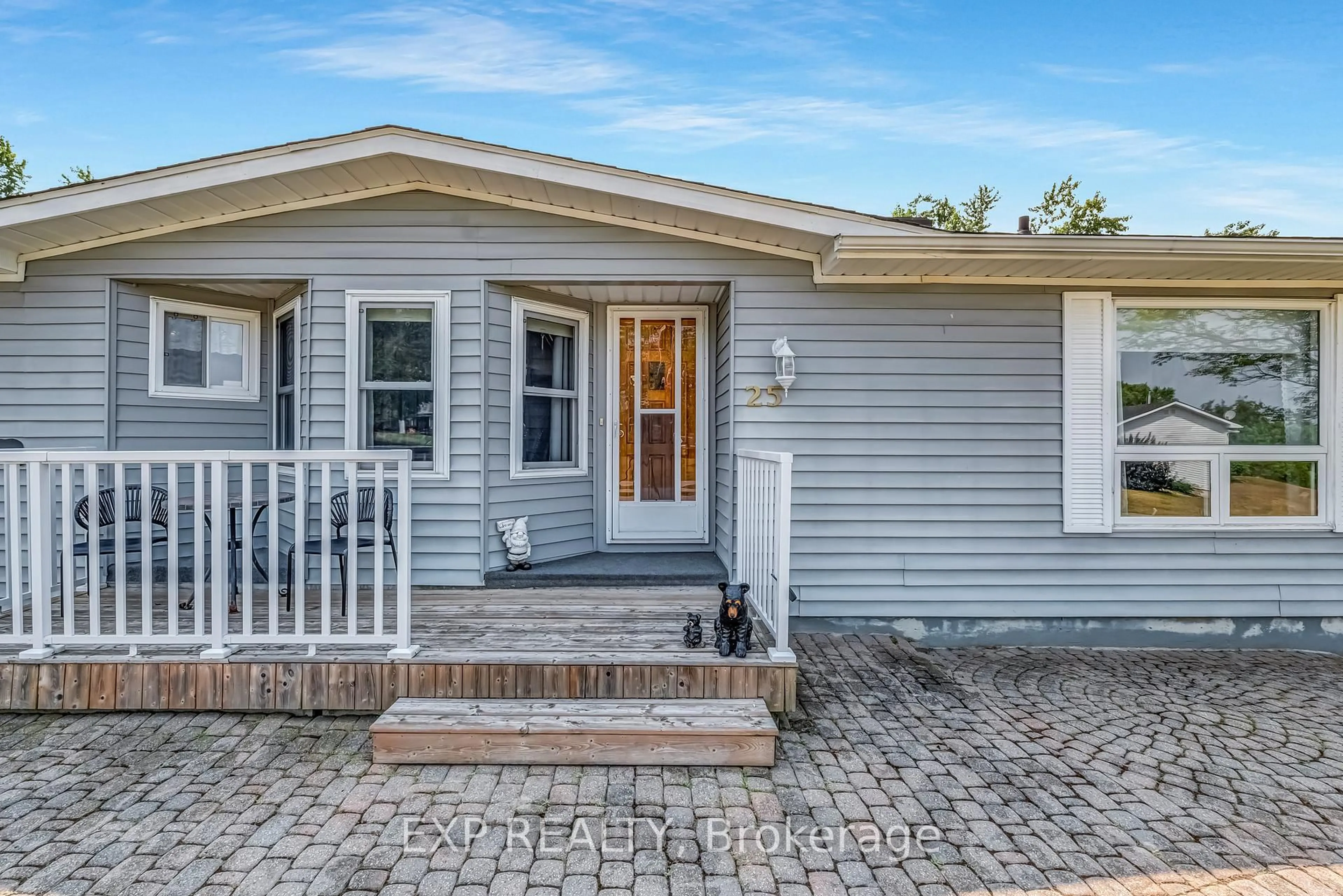 Home with vinyl exterior material, street for 25 Juno Cres, Georgina Ontario L0E 1R0
