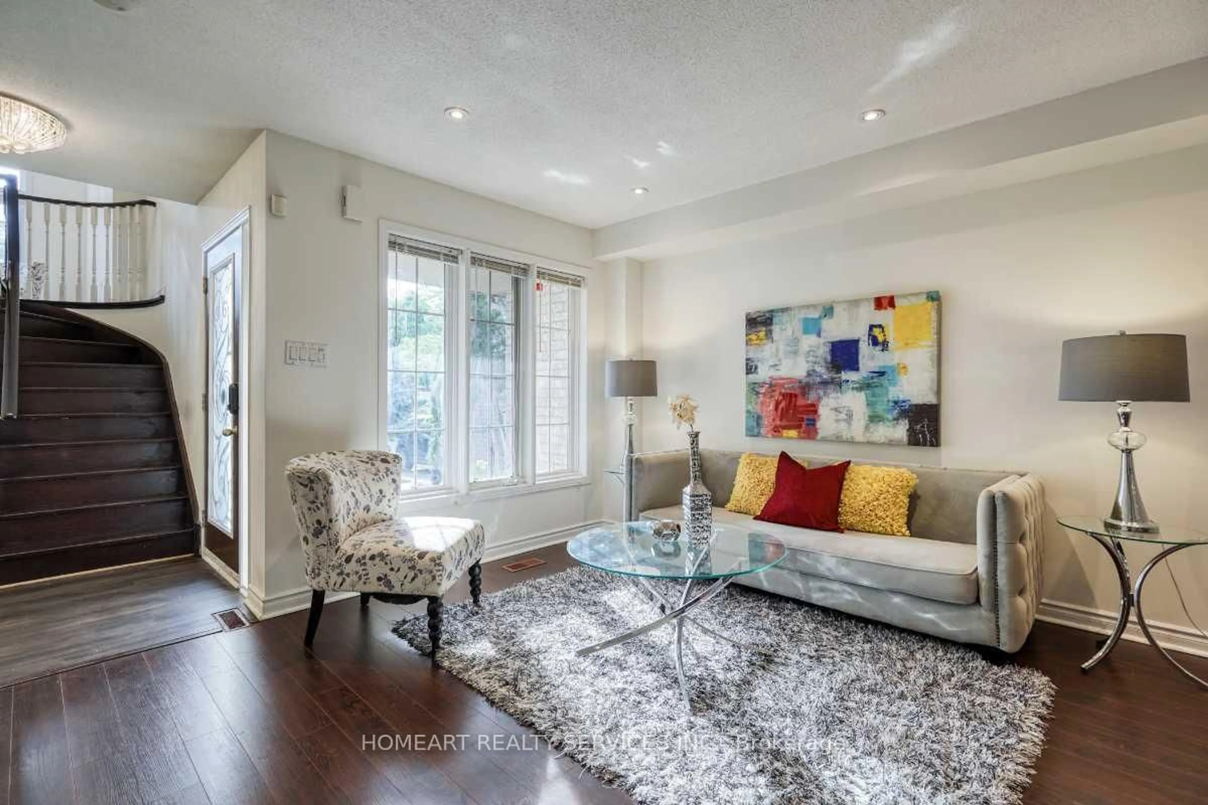 Living room with furniture, unknown for 47 Breezeway Cres, Richmond Hill Ontario L4S 1V6