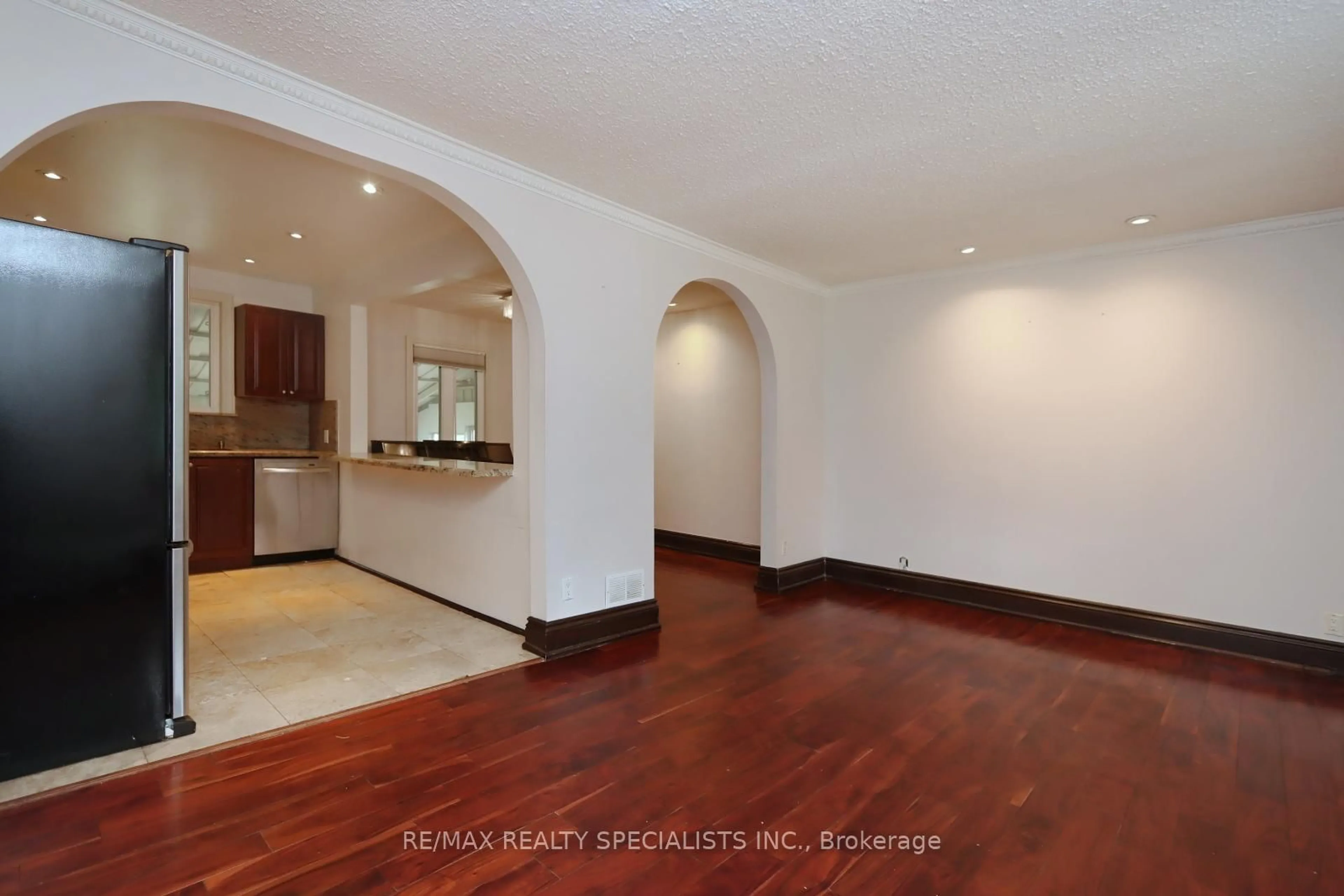 Indoor entryway for 44 Woodward Ave, Markham Ontario L3T 1E5
