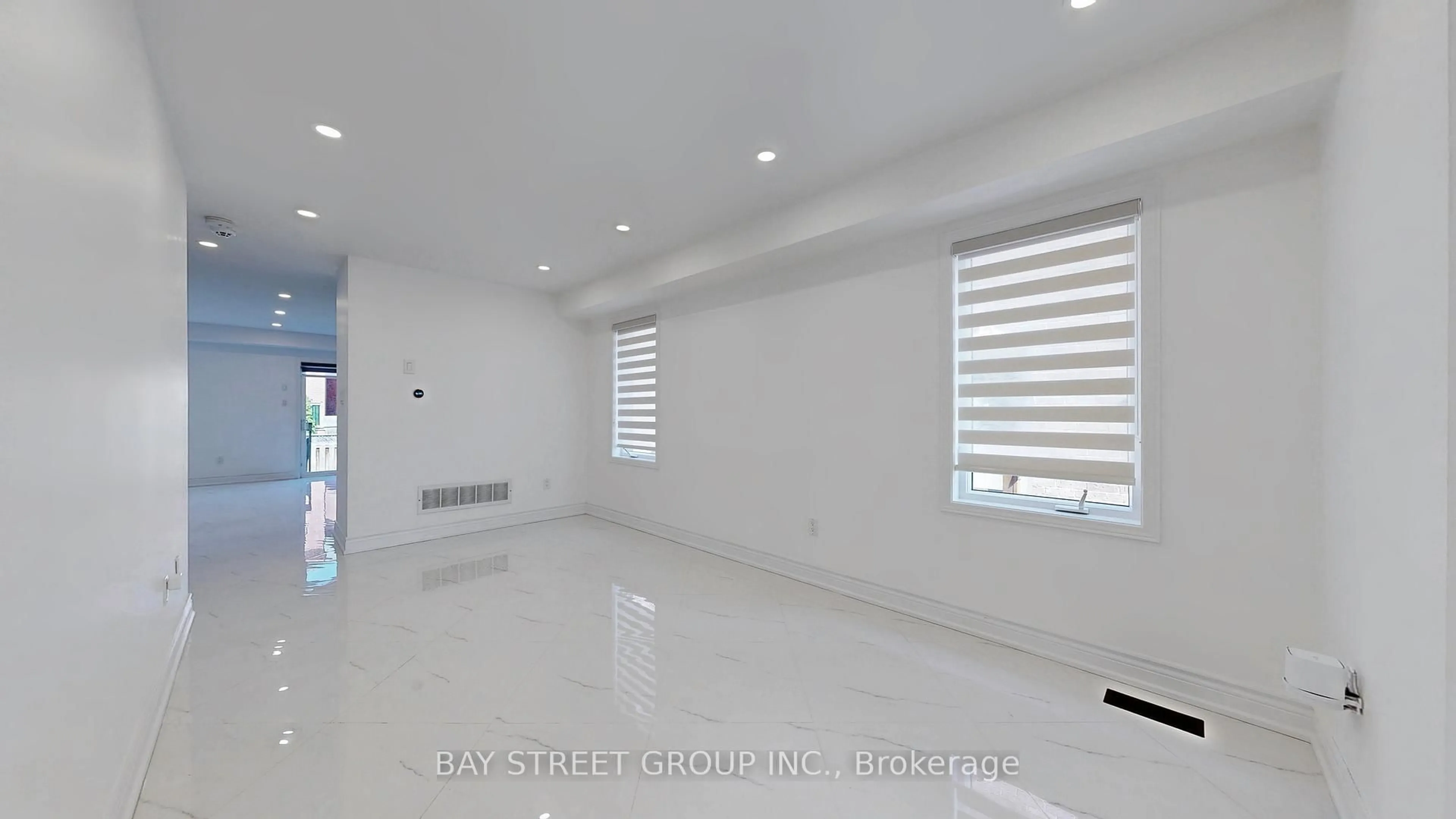 Indoor foyer for 89 Delbert Circ, Whitchurch-Stouffville Ontario L4A 0T4