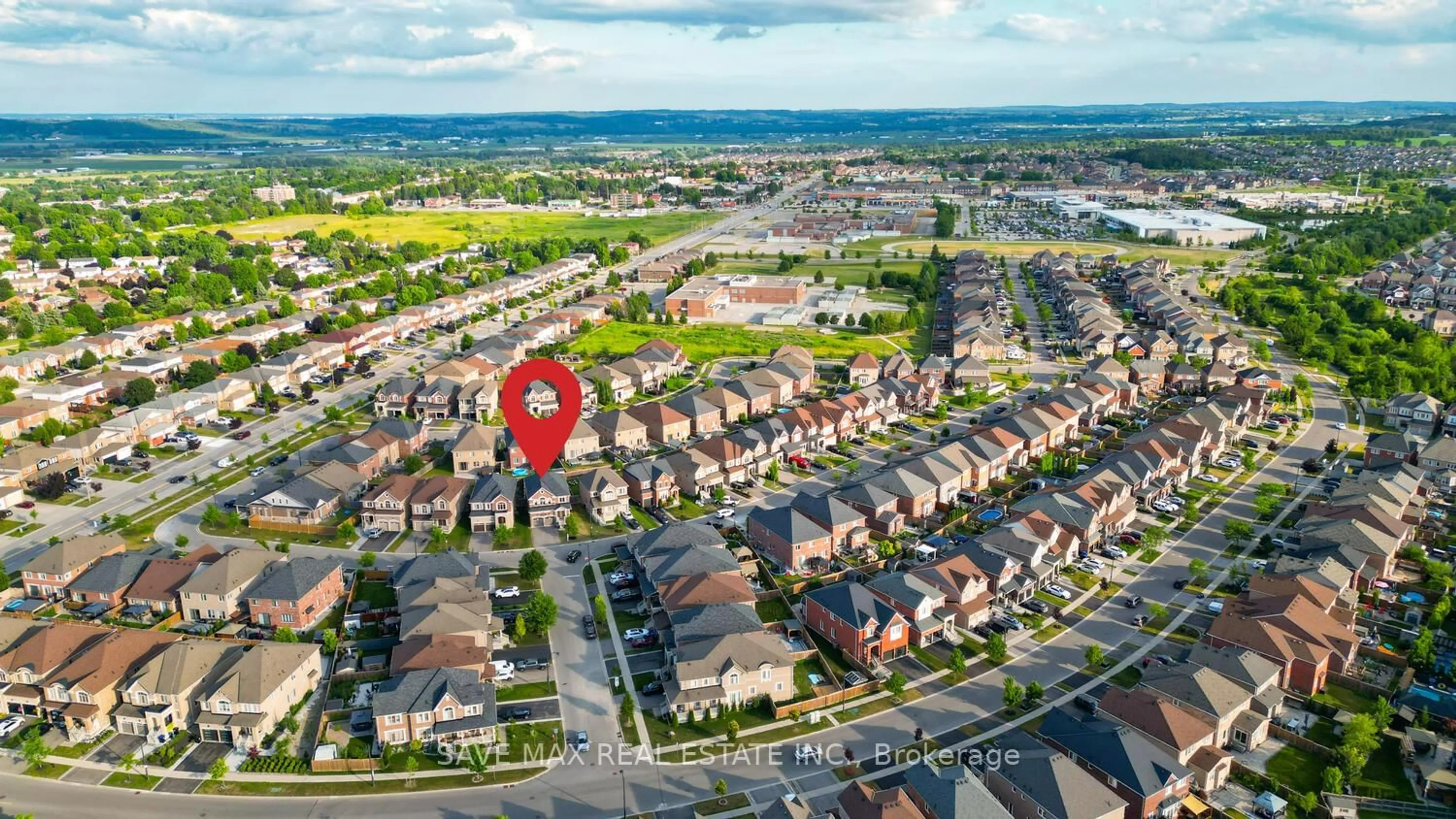 A pic from outside/outdoor area/front of a property/back of a property/a pic from drone, street for 106 Mcdonnell Cres, Bradford West Gwillimbury Ontario L3Z 0S8
