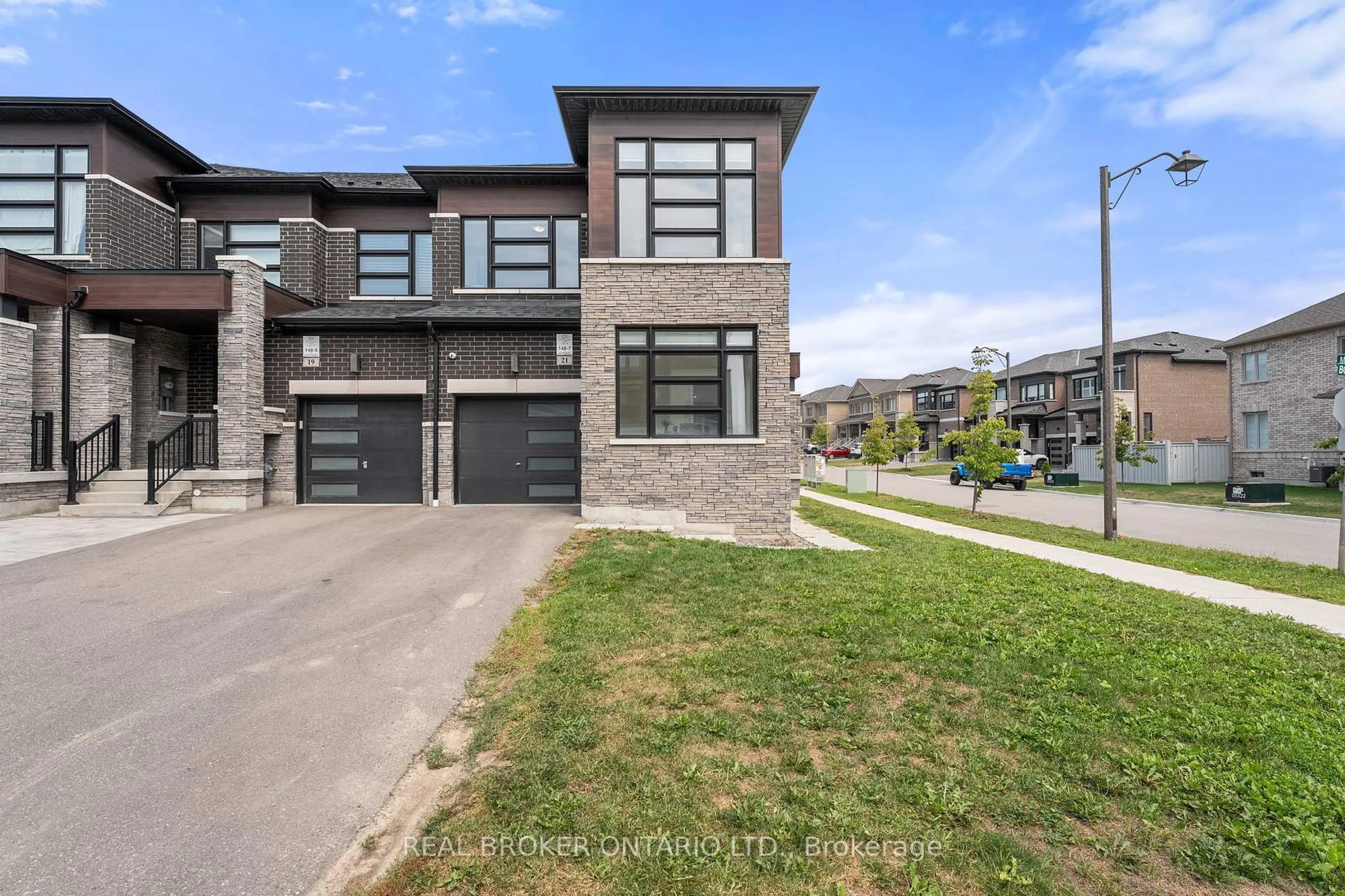 Home with brick exterior material, street for 21 Boundary Blvd, Whitchurch-Stouffville Ontario L4A 4W1