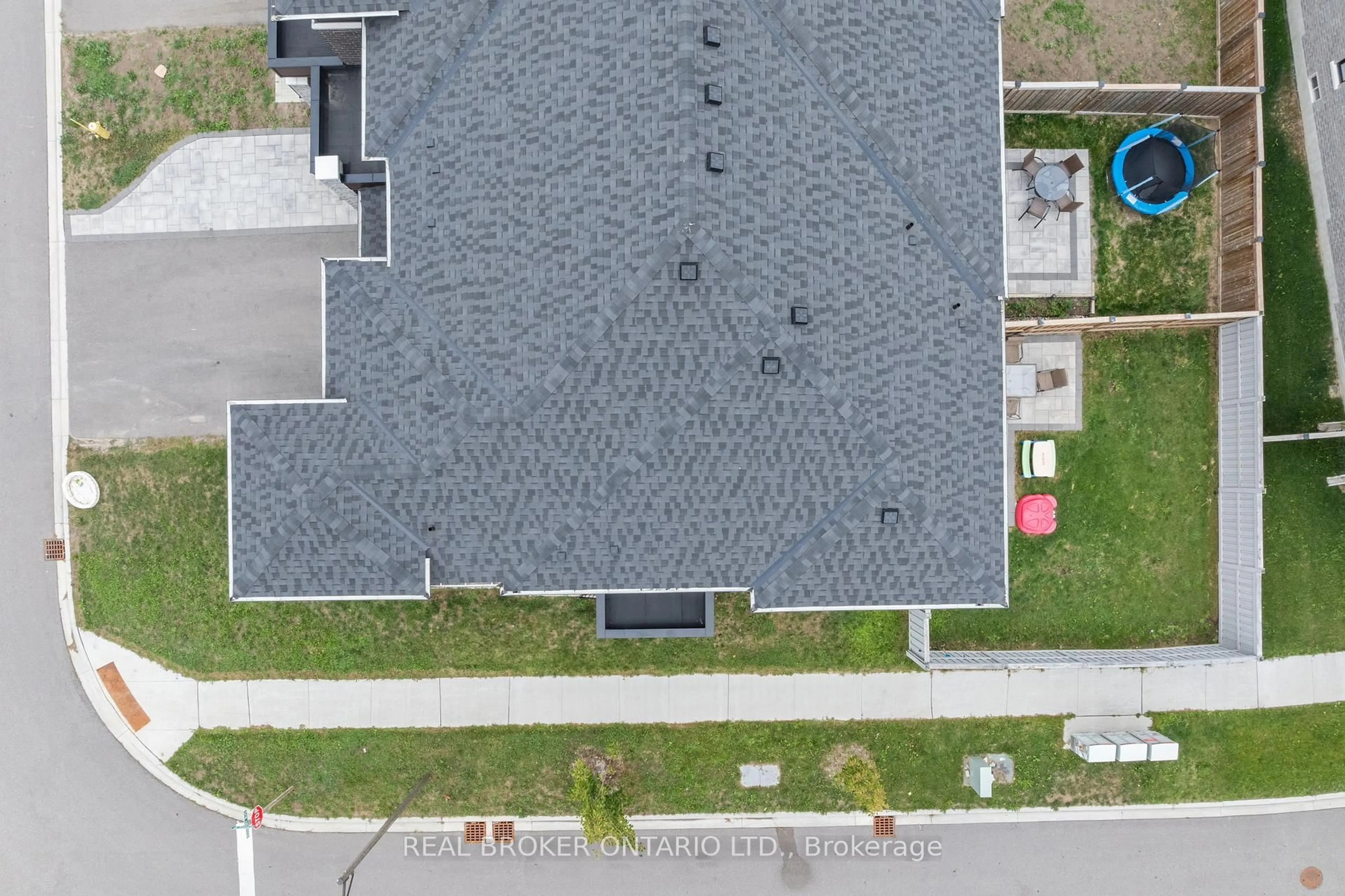 A pic from outside/outdoor area/front of a property/back of a property/a pic from drone, street for 21 Boundary Blvd, Whitchurch-Stouffville Ontario L4A 4W1