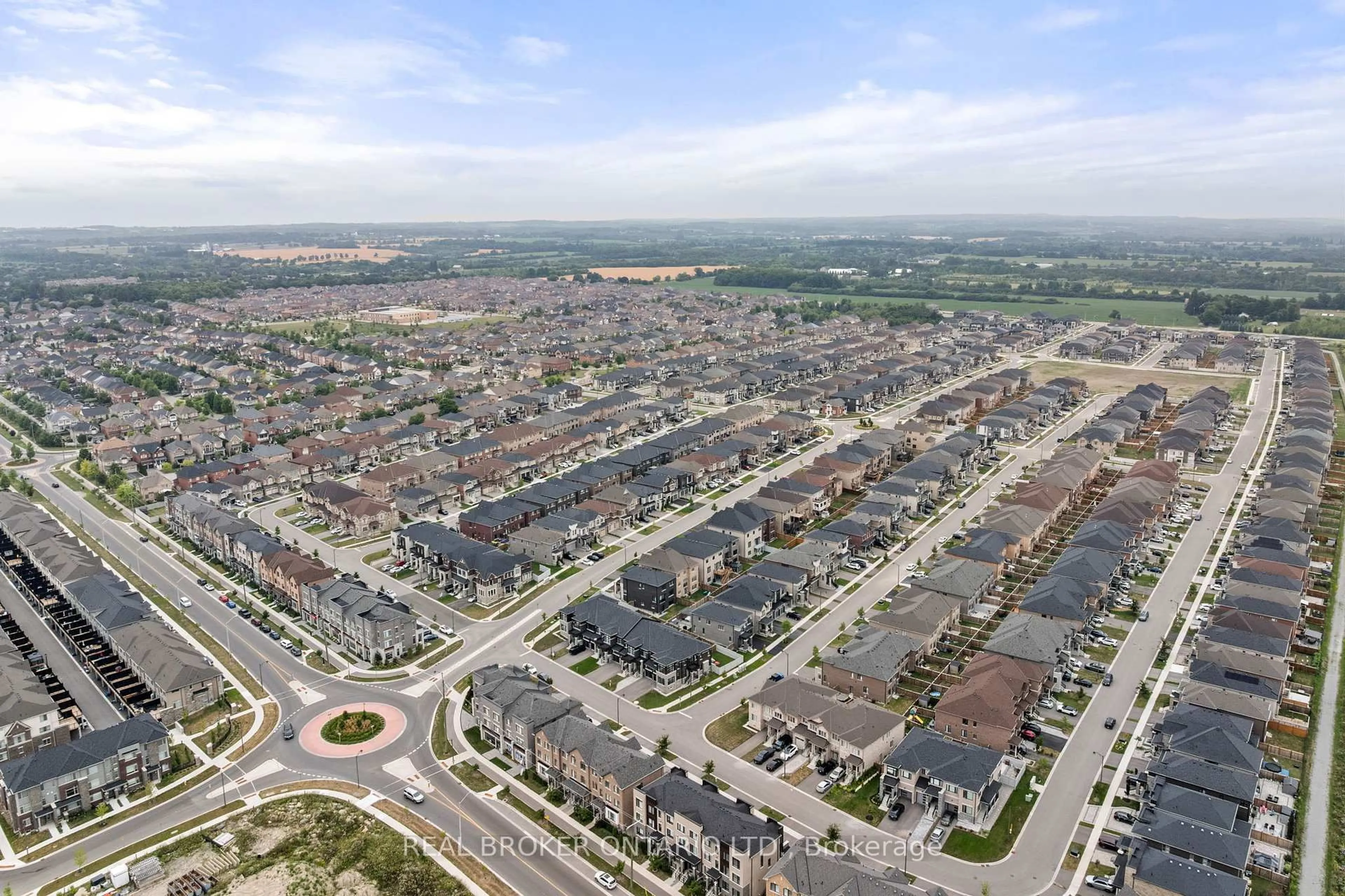 A pic from outside/outdoor area/front of a property/back of a property/a pic from drone, street for 21 Boundary Blvd, Whitchurch-Stouffville Ontario L4A 4W1