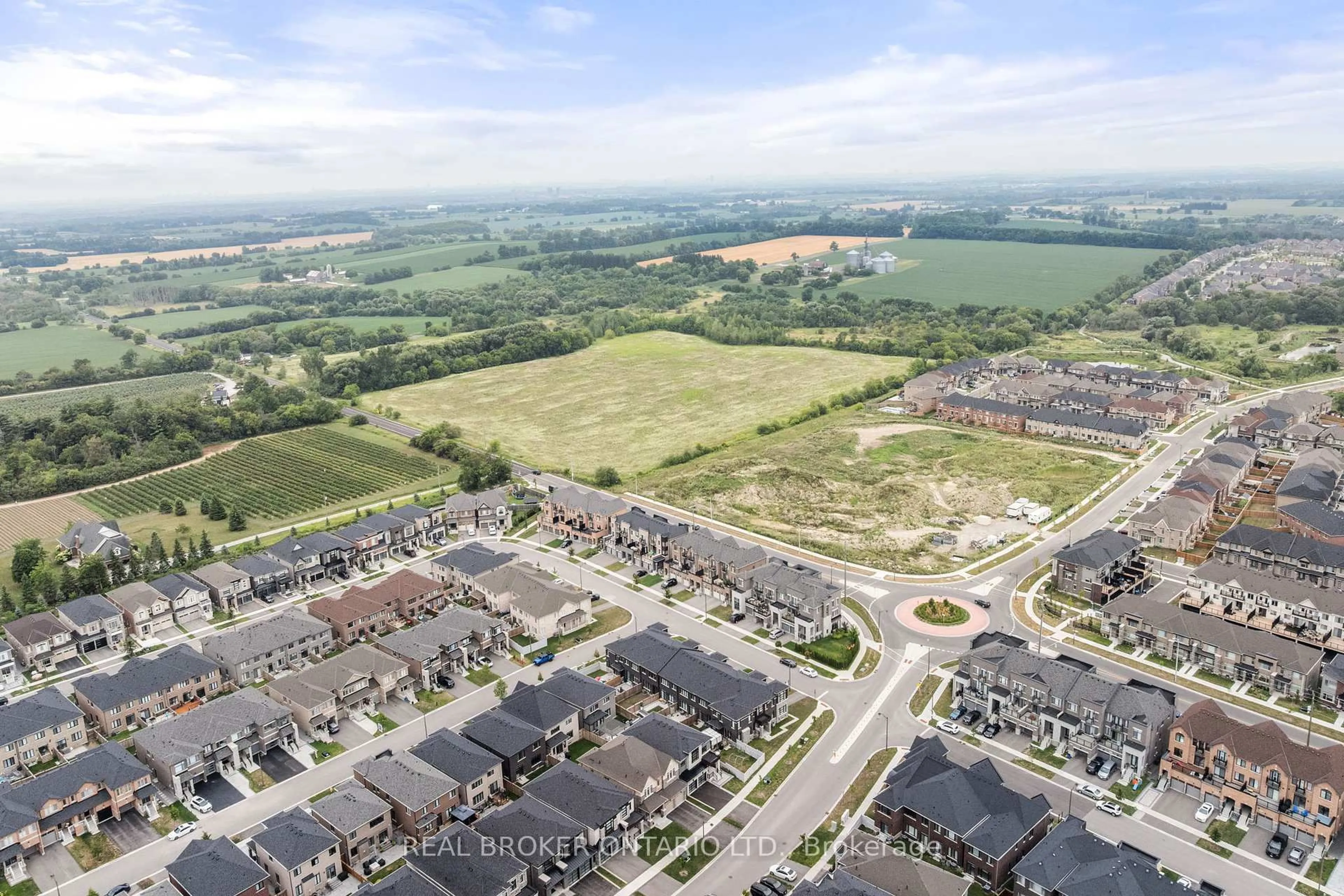 A pic from outside/outdoor area/front of a property/back of a property/a pic from drone, mountain view for 21 Boundary Blvd, Whitchurch-Stouffville Ontario L4A 4W1