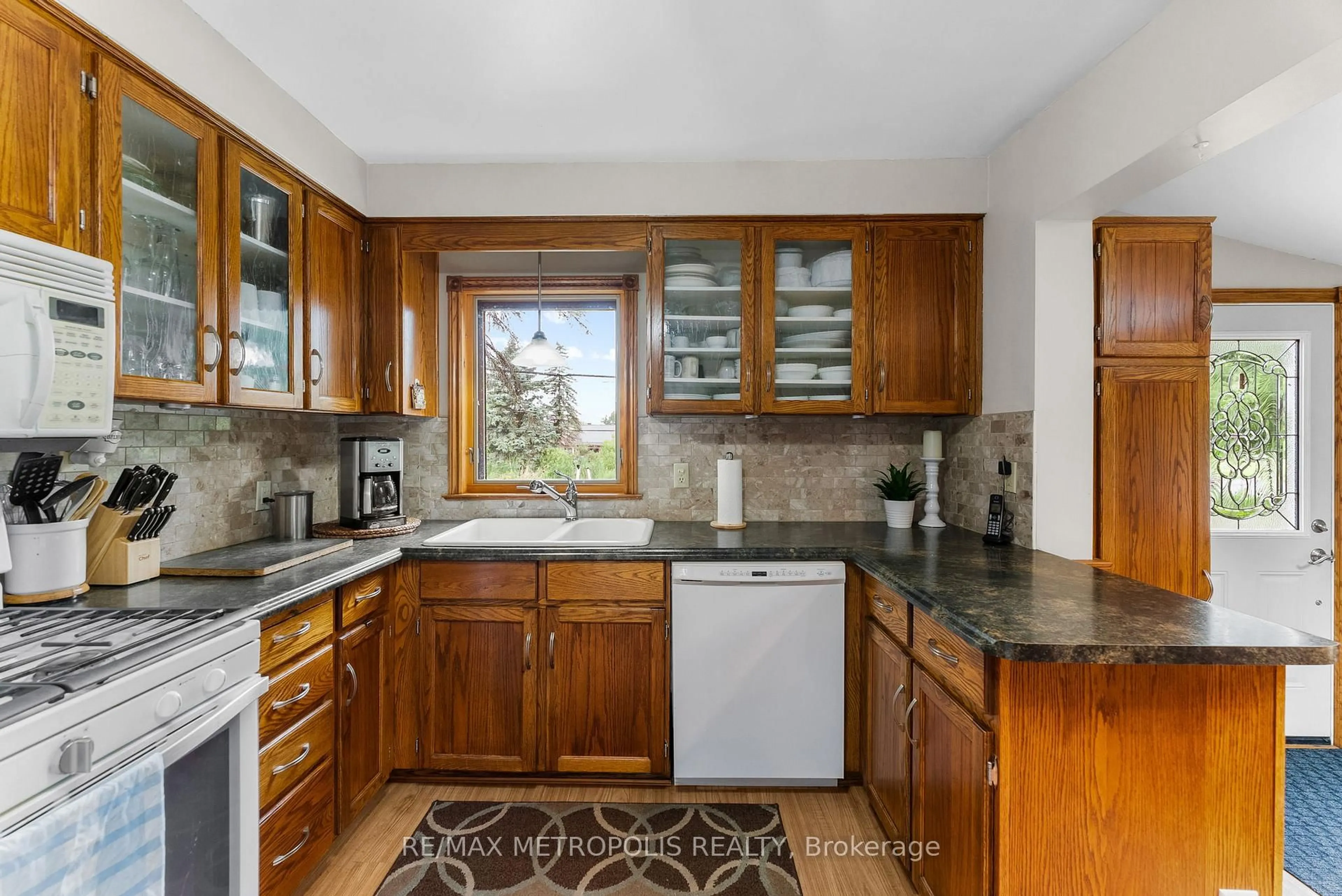 Standard kitchen, ceramic/tile floor for 4359 Lloydtown Aurora Rd, King Ontario L7B 0E1
