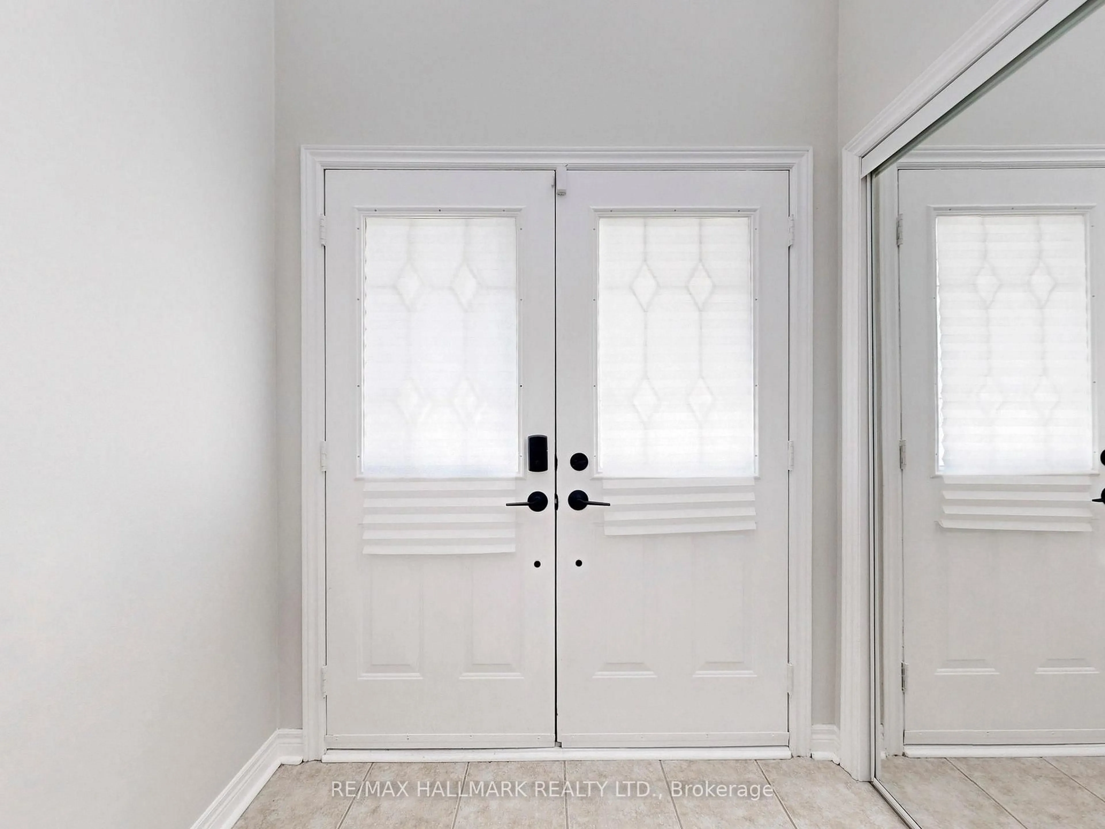 Indoor entryway for 22 Laura Sabrina Dr, Vaughan Ontario L4H 1M6