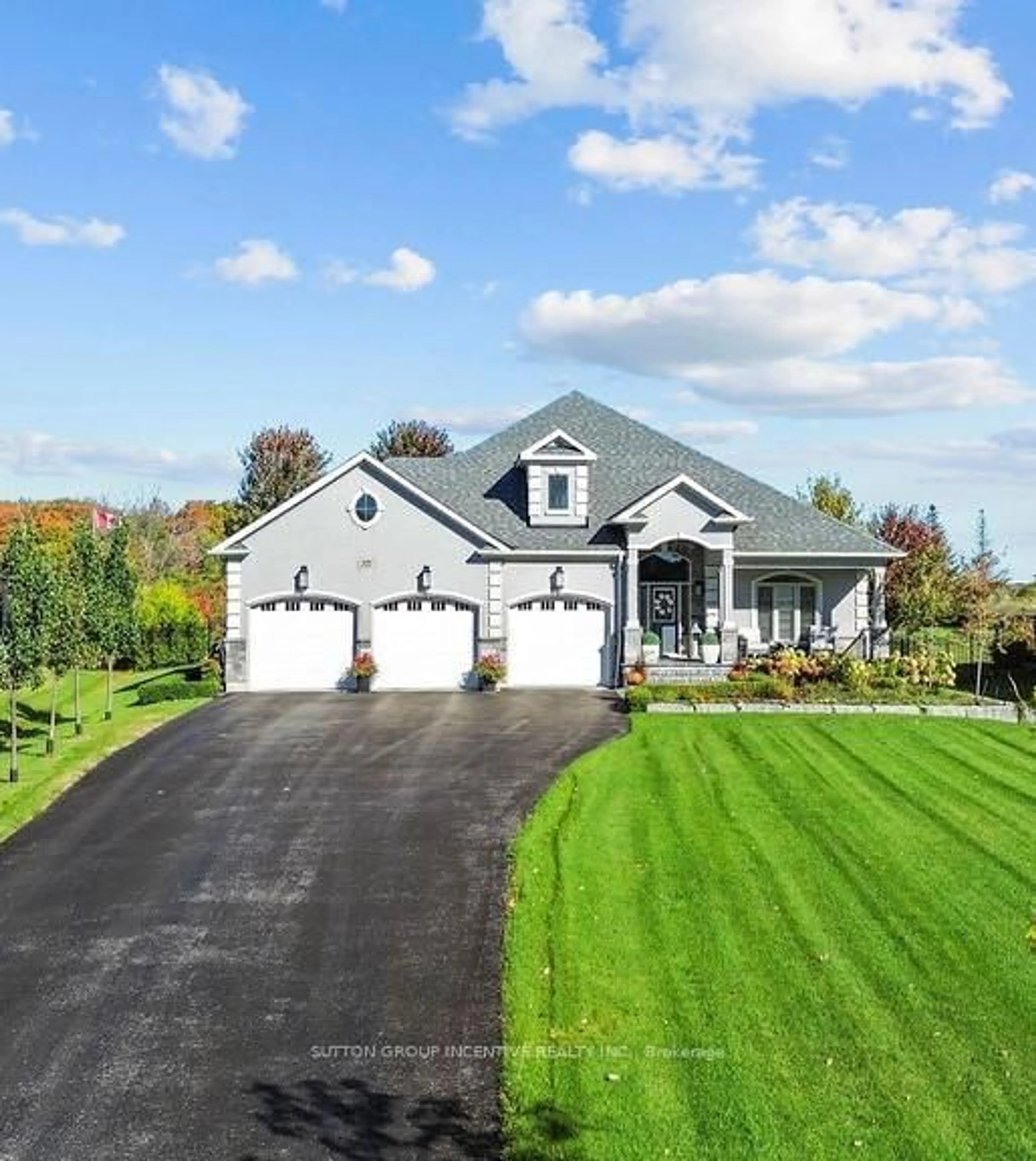 Home with vinyl exterior material, street for 327 Sunnybrae Ave, Innisfil Ontario L9S 0K9