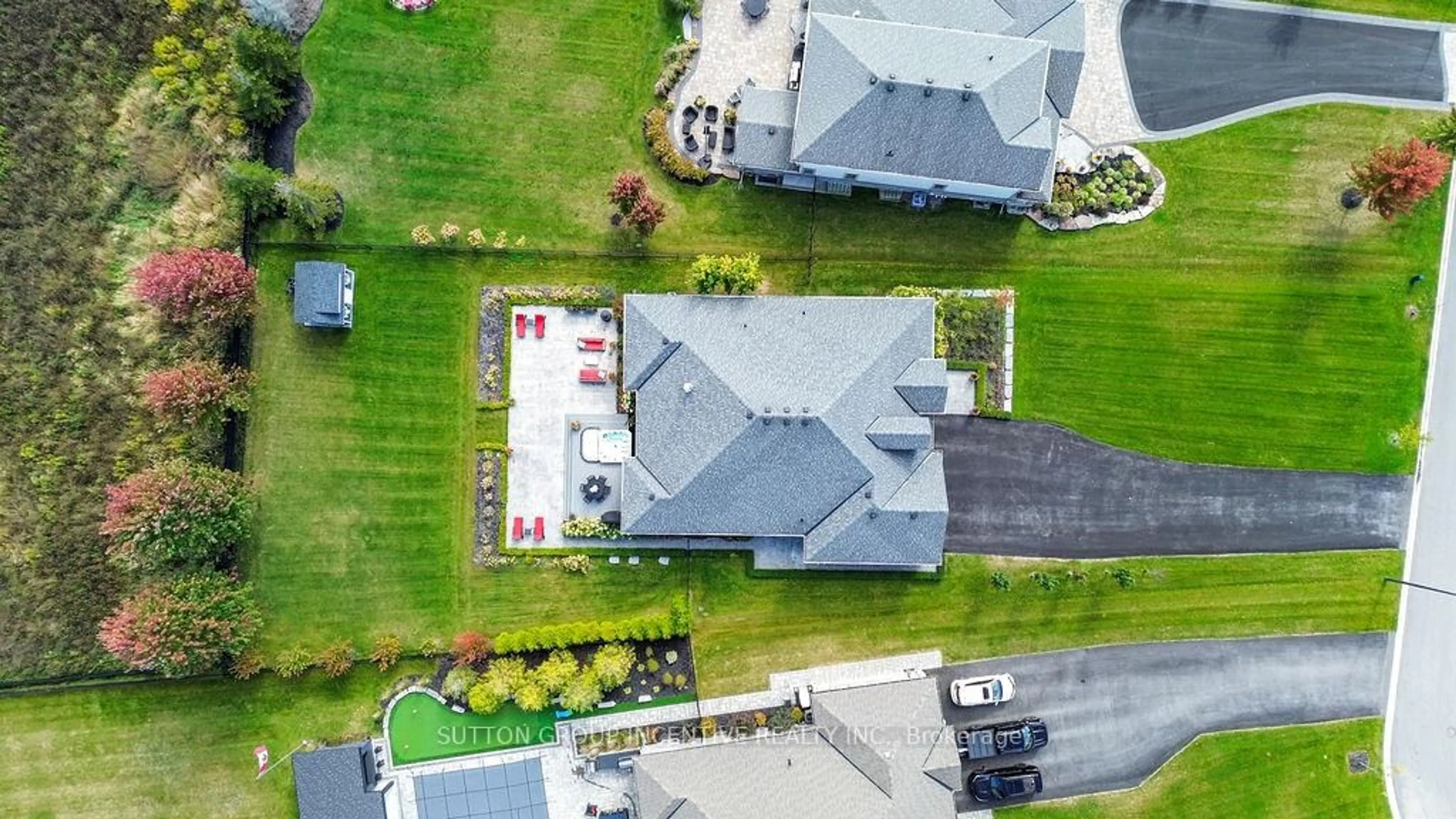 A pic from outside/outdoor area/front of a property/back of a property/a pic from drone, street for 327 Sunnybrae Ave, Innisfil Ontario L9S 0K9