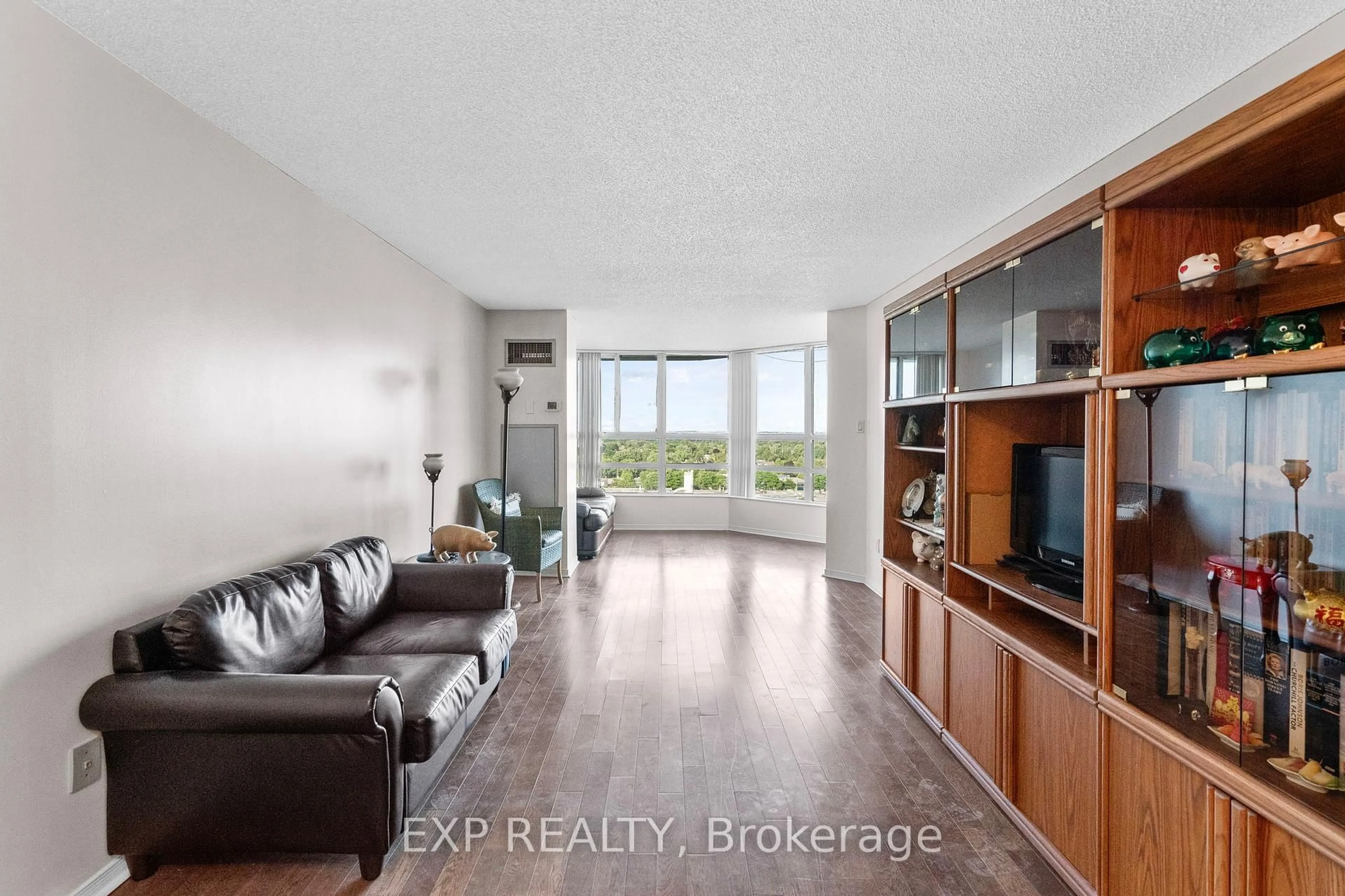 Living room with furniture, ceramic/tile floor for 7825 Bayview Ave #1324, Markham Ontario L3T 7N2