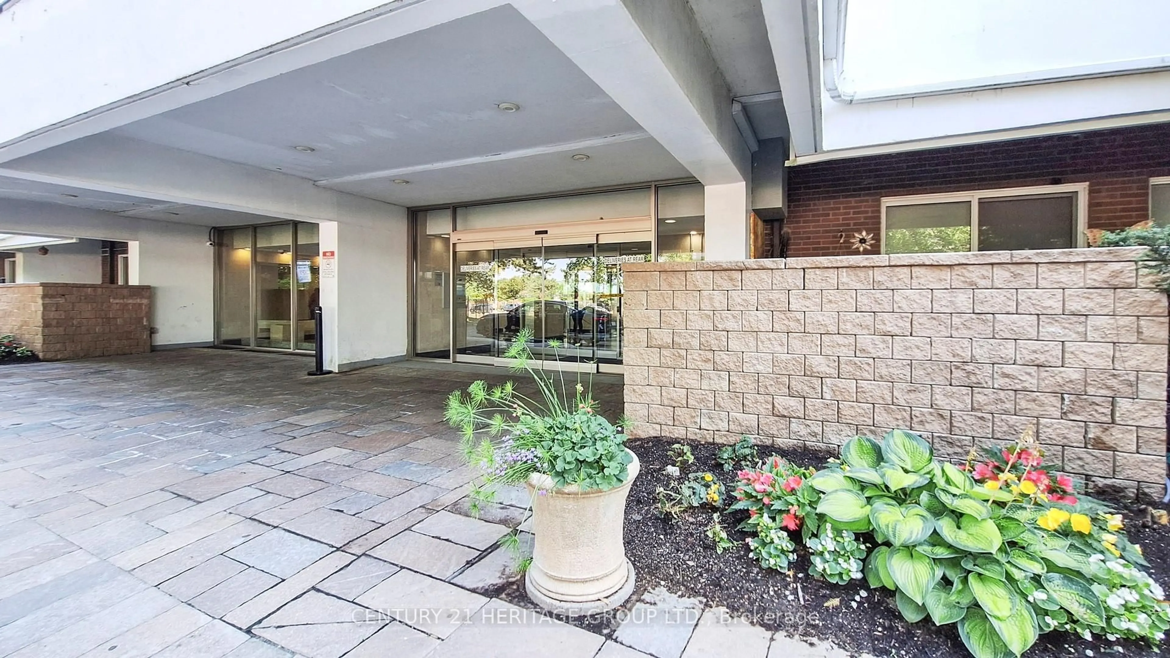 Unknown for 1 Royal Orchard Blvd #403, Markham Ontario L3T 3C1