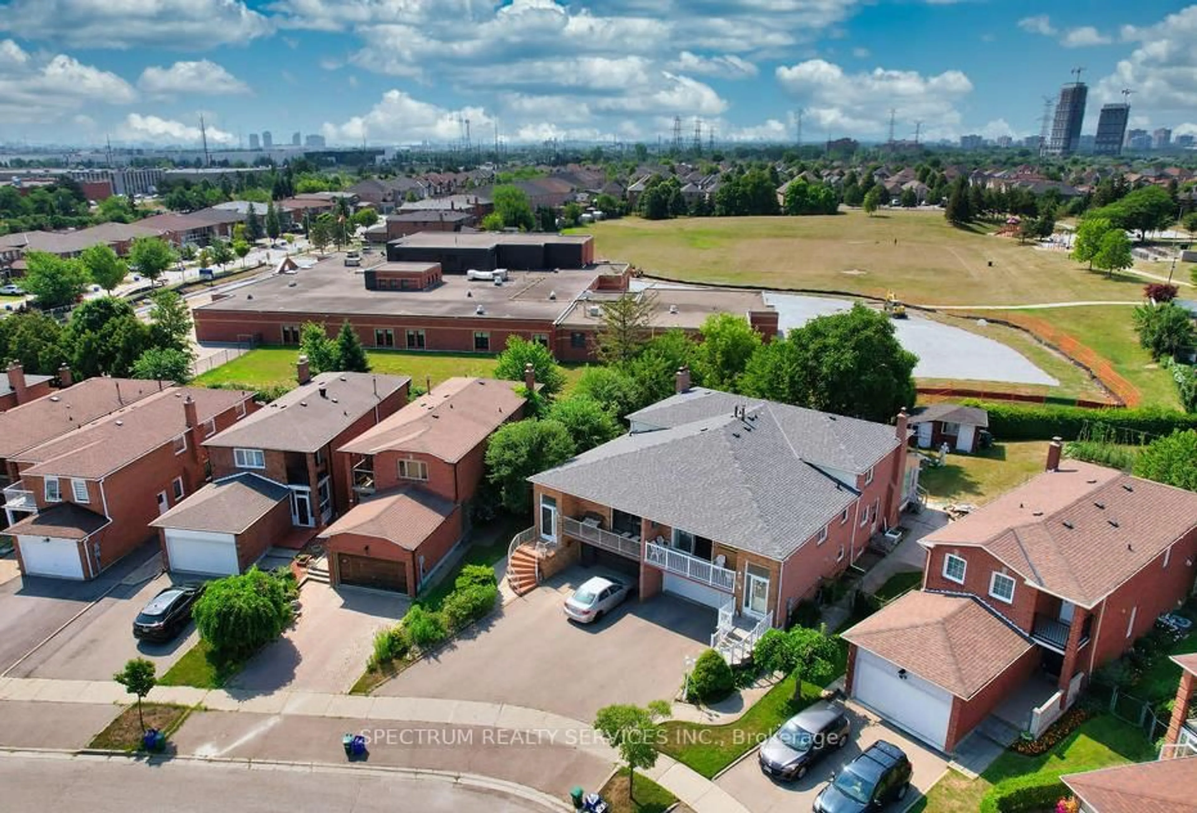 A pic from outside/outdoor area/front of a property/back of a property/a pic from drone, street for 20 Terra Rd, Vaughan Ontario L4L 3J5