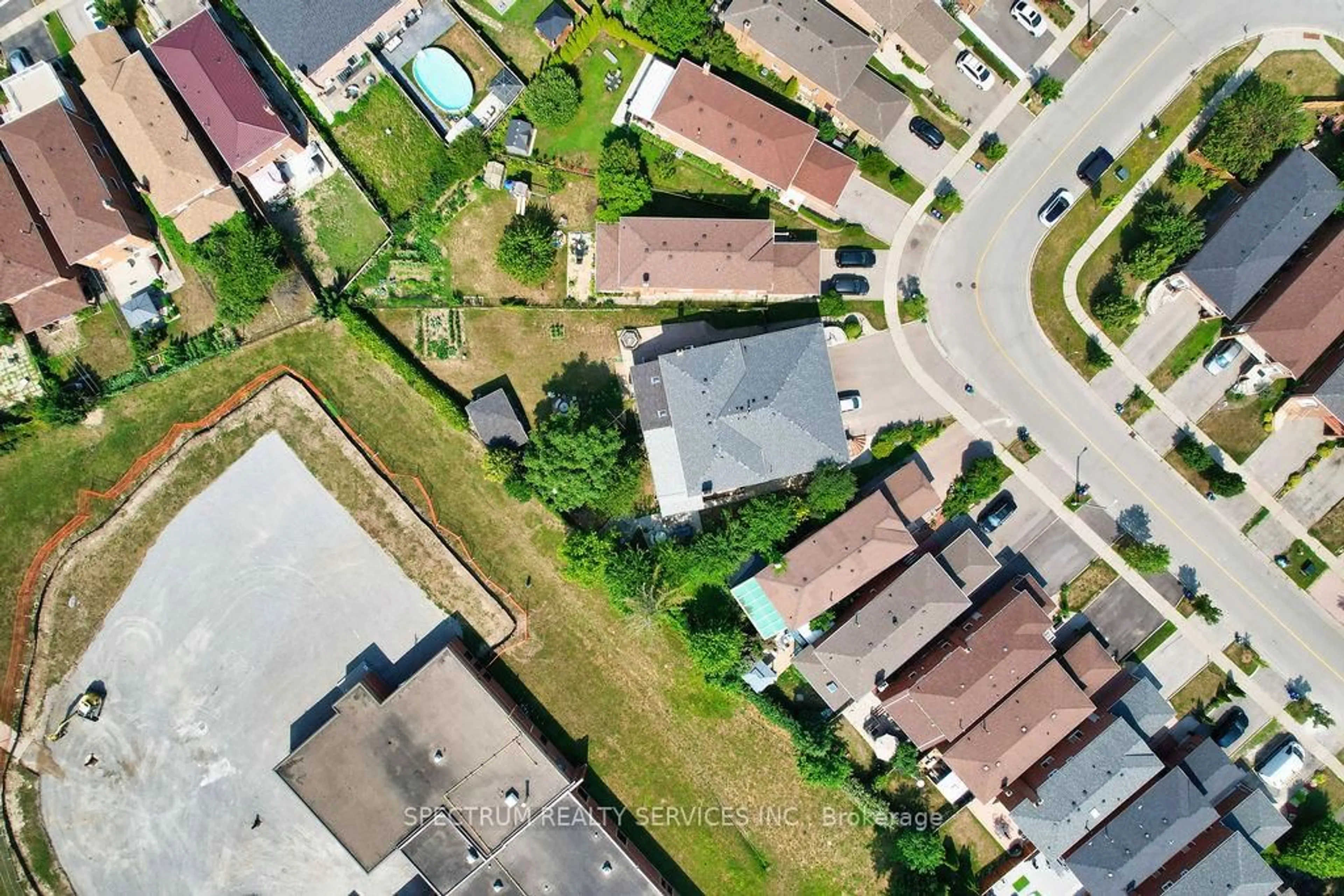 A pic from outside/outdoor area/front of a property/back of a property/a pic from drone, street for 20 Terra Rd, Vaughan Ontario L4L 3J5