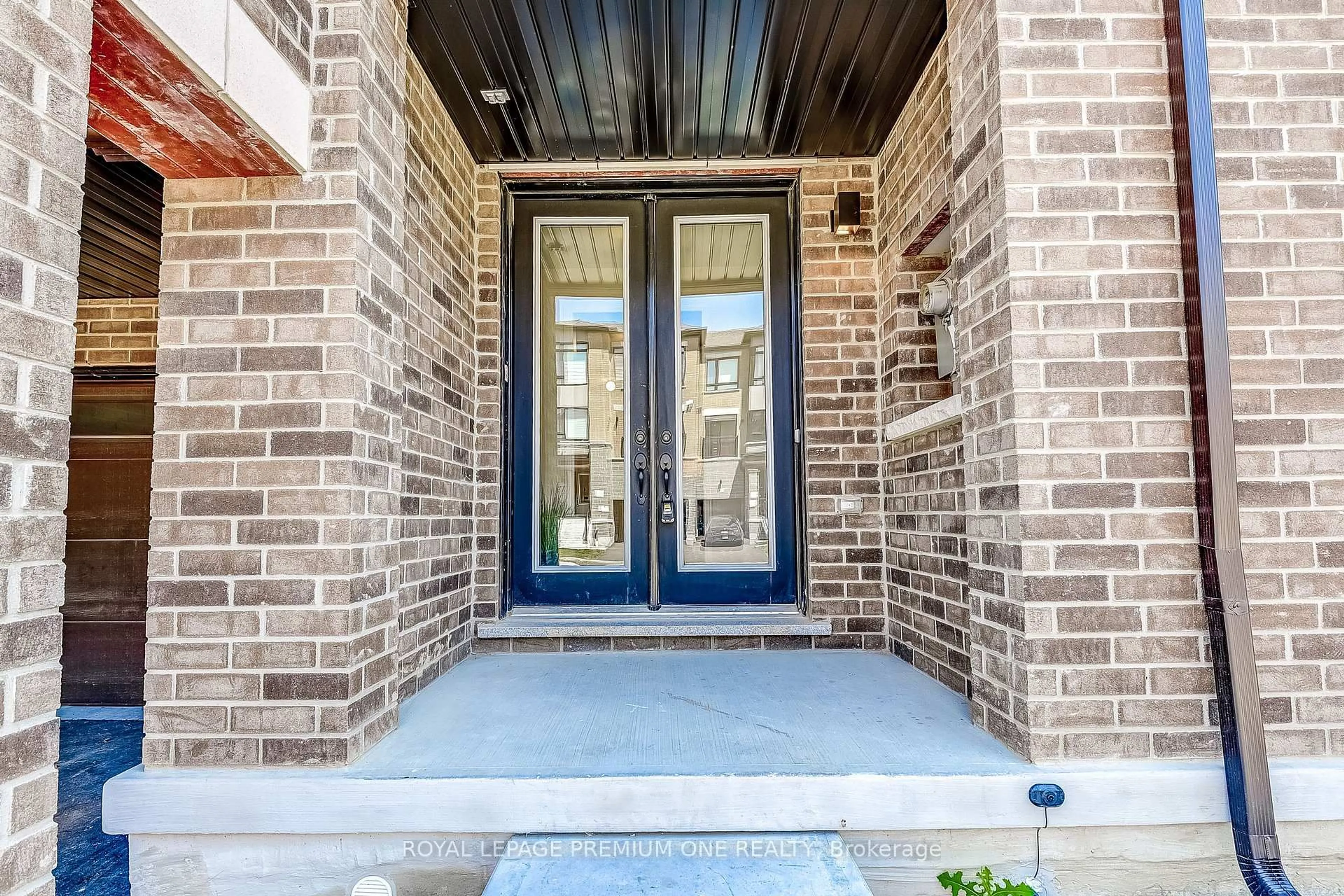 Indoor entryway for 71 TENNANT Circ, Vaughan Ontario L4H 5L5