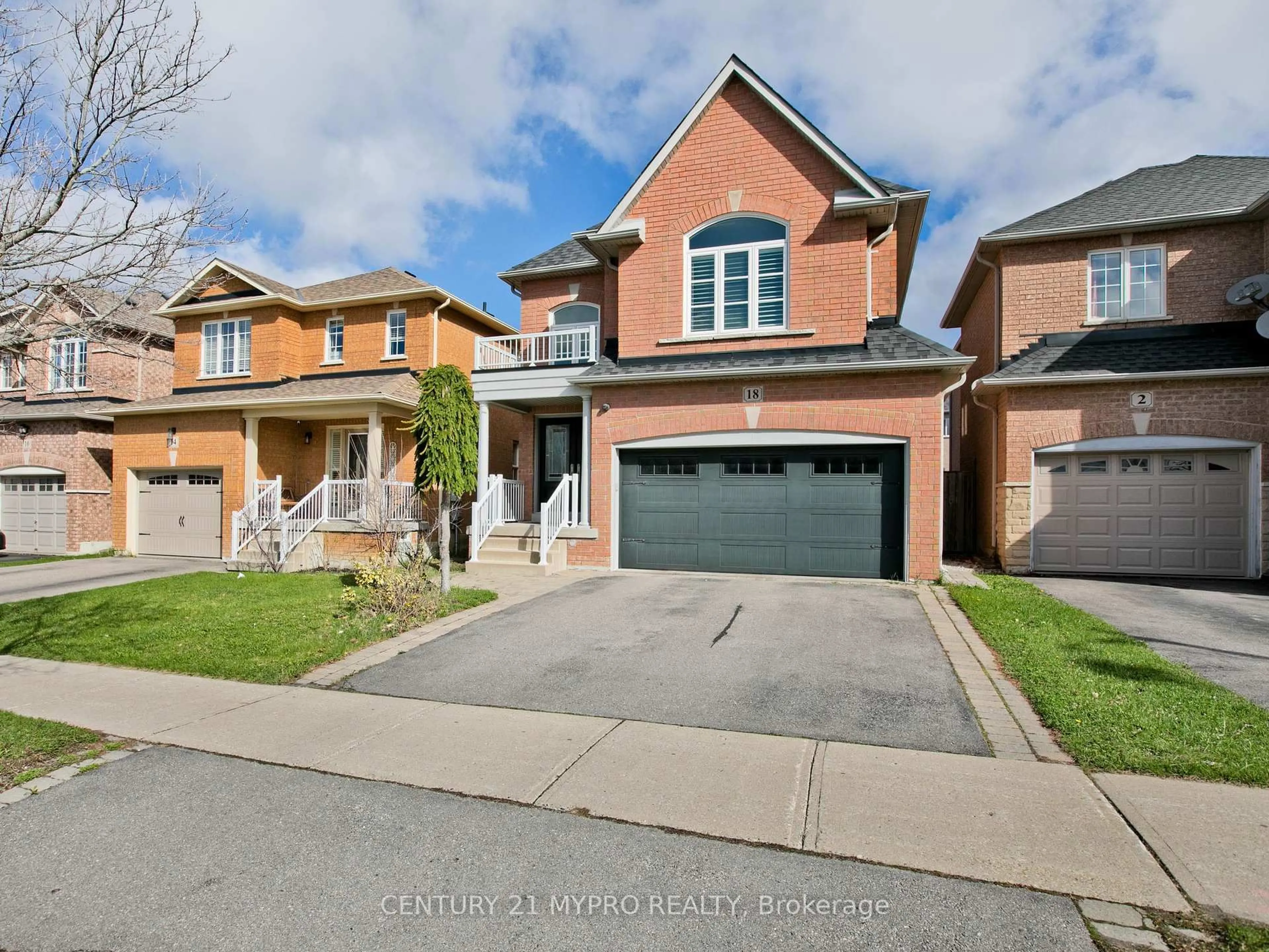 Home with brick exterior material, street for 18 River Ridge Blvd, Aurora Ontario L4G 7V4