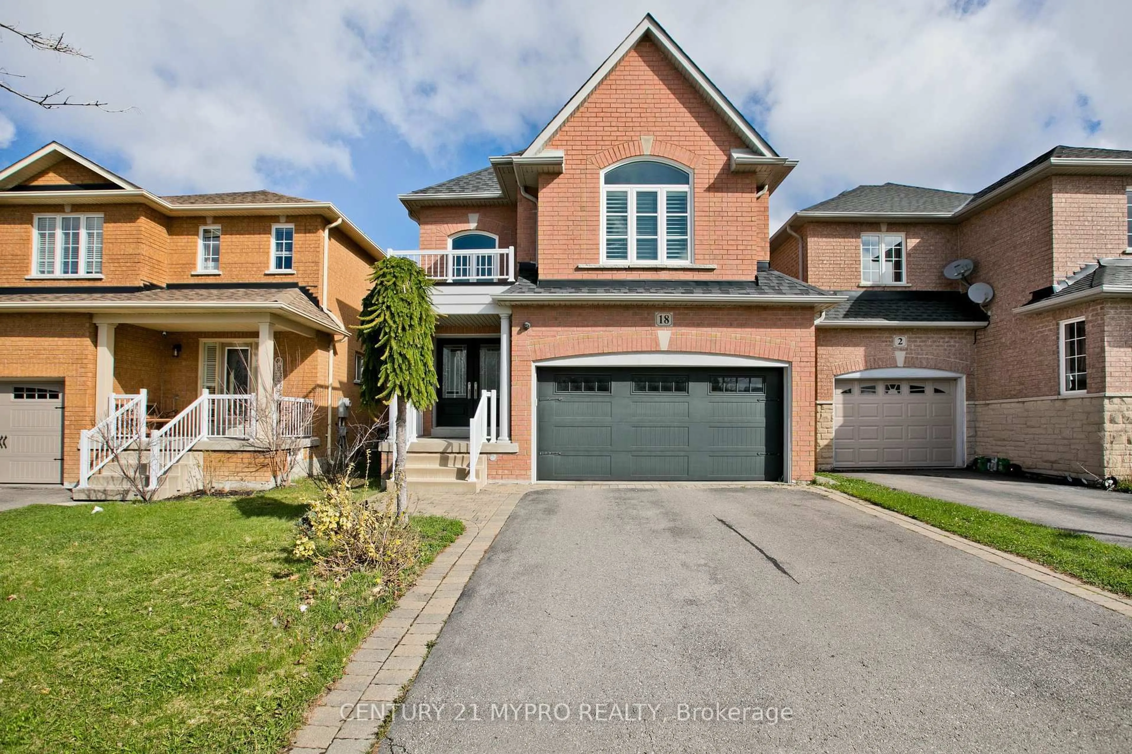 Home with brick exterior material, street for 18 River Ridge Blvd, Aurora Ontario L4G 7V4