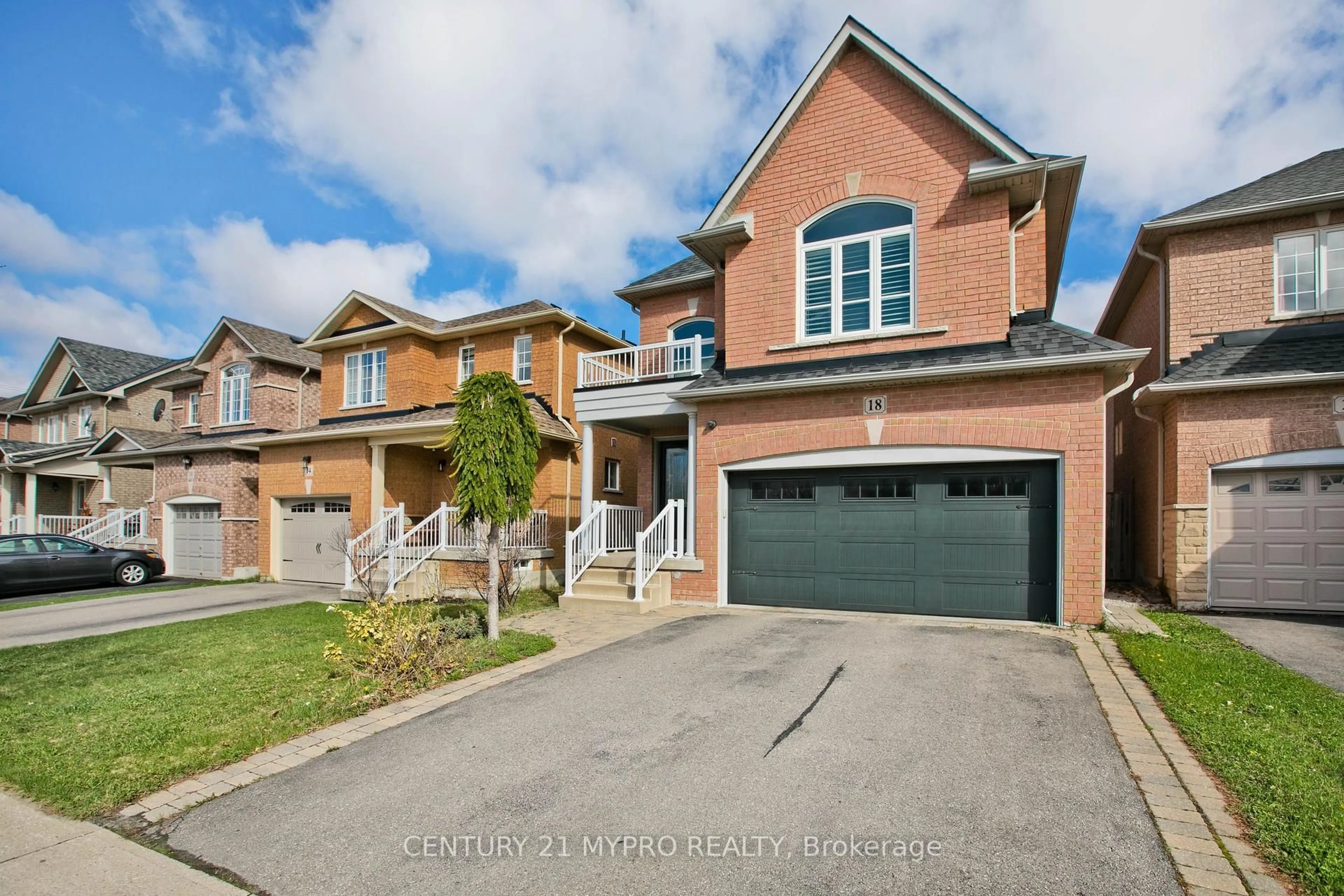 Home with brick exterior material, street for 18 River Ridge Blvd, Aurora Ontario L4G 7V4