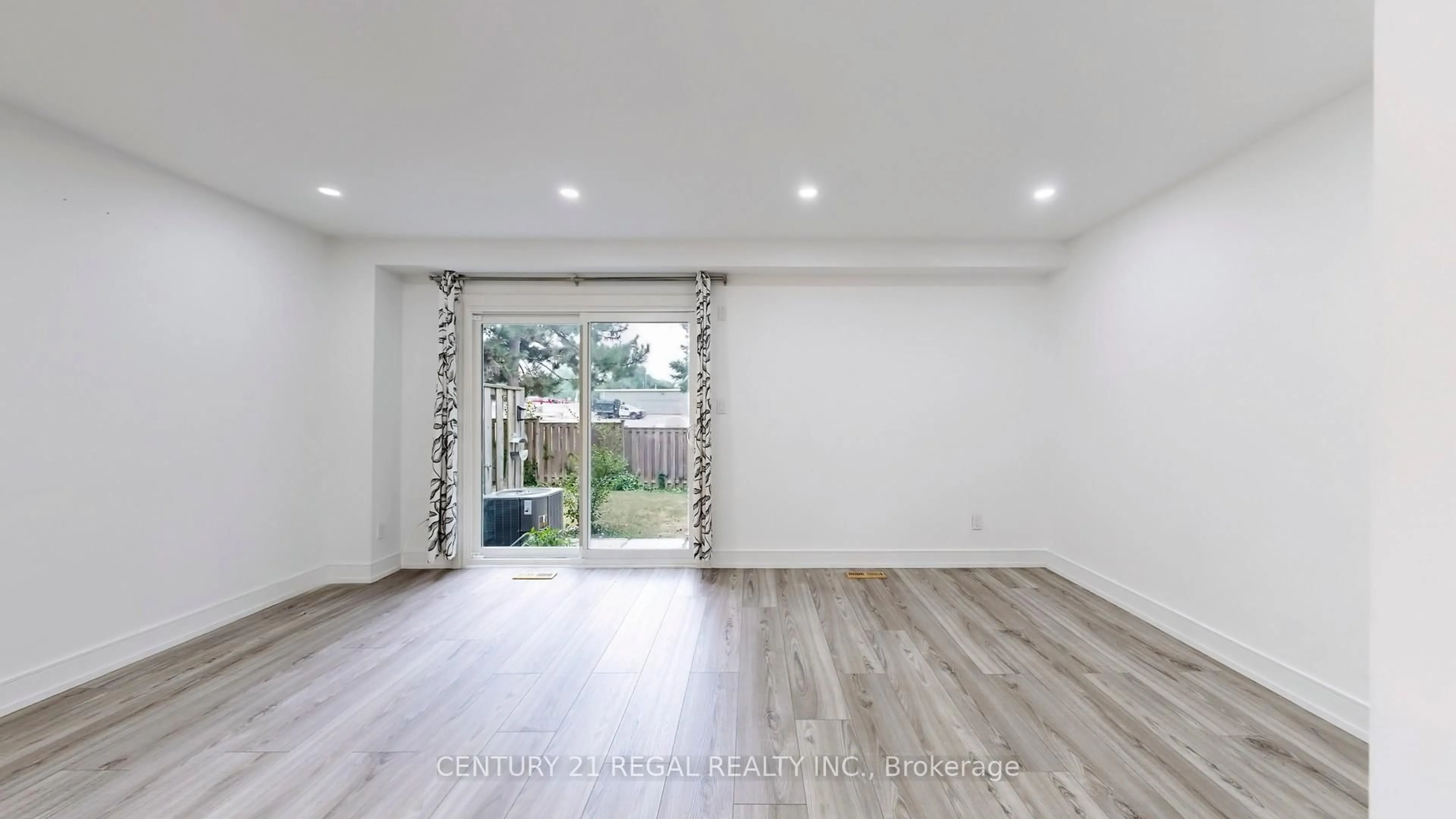 Unknown for 1664 John St, Markham Ontario L3T 1Y9