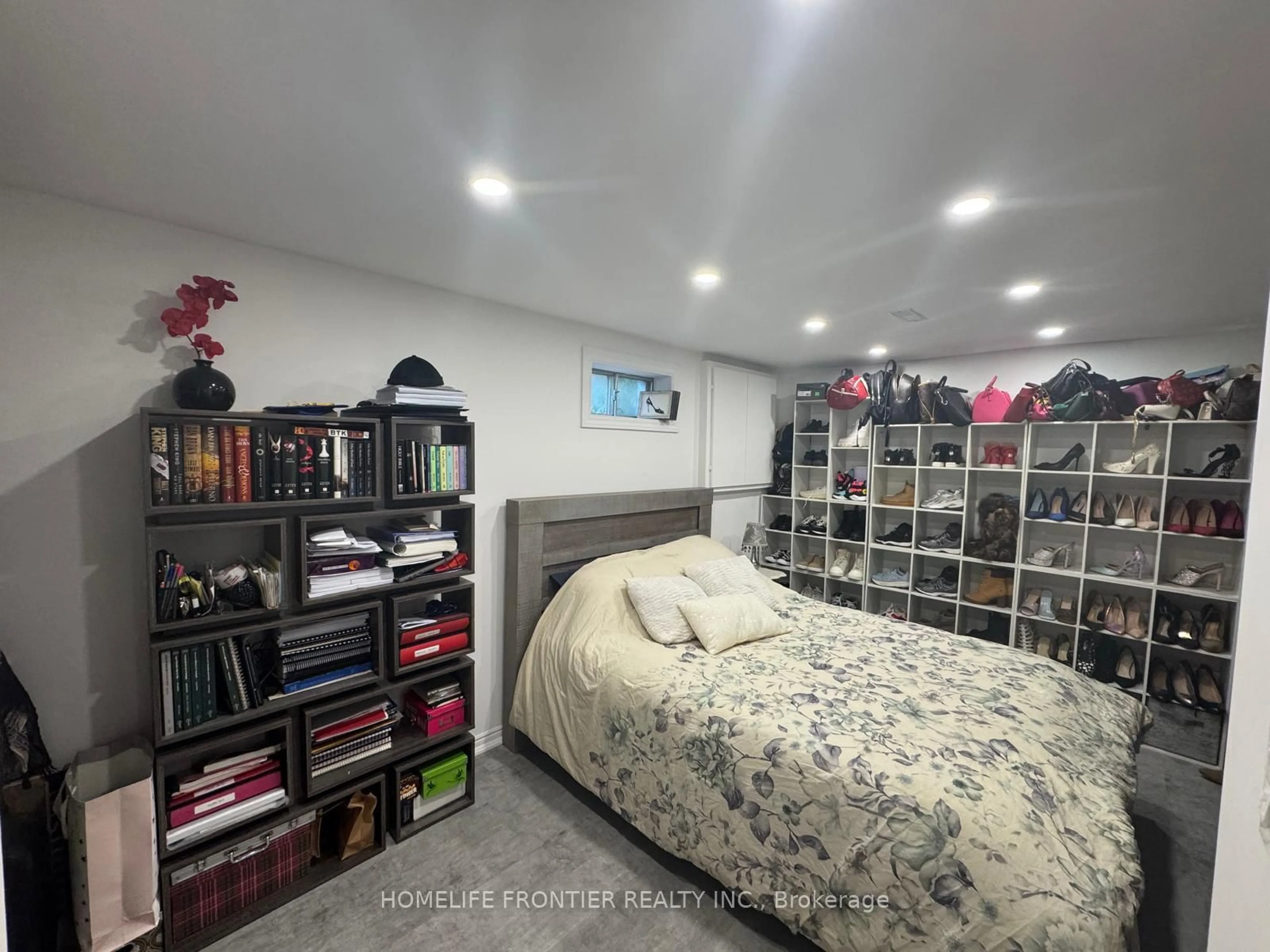 Unknown for 39 Camrose Dr, Georgina Ontario L4P 3L6