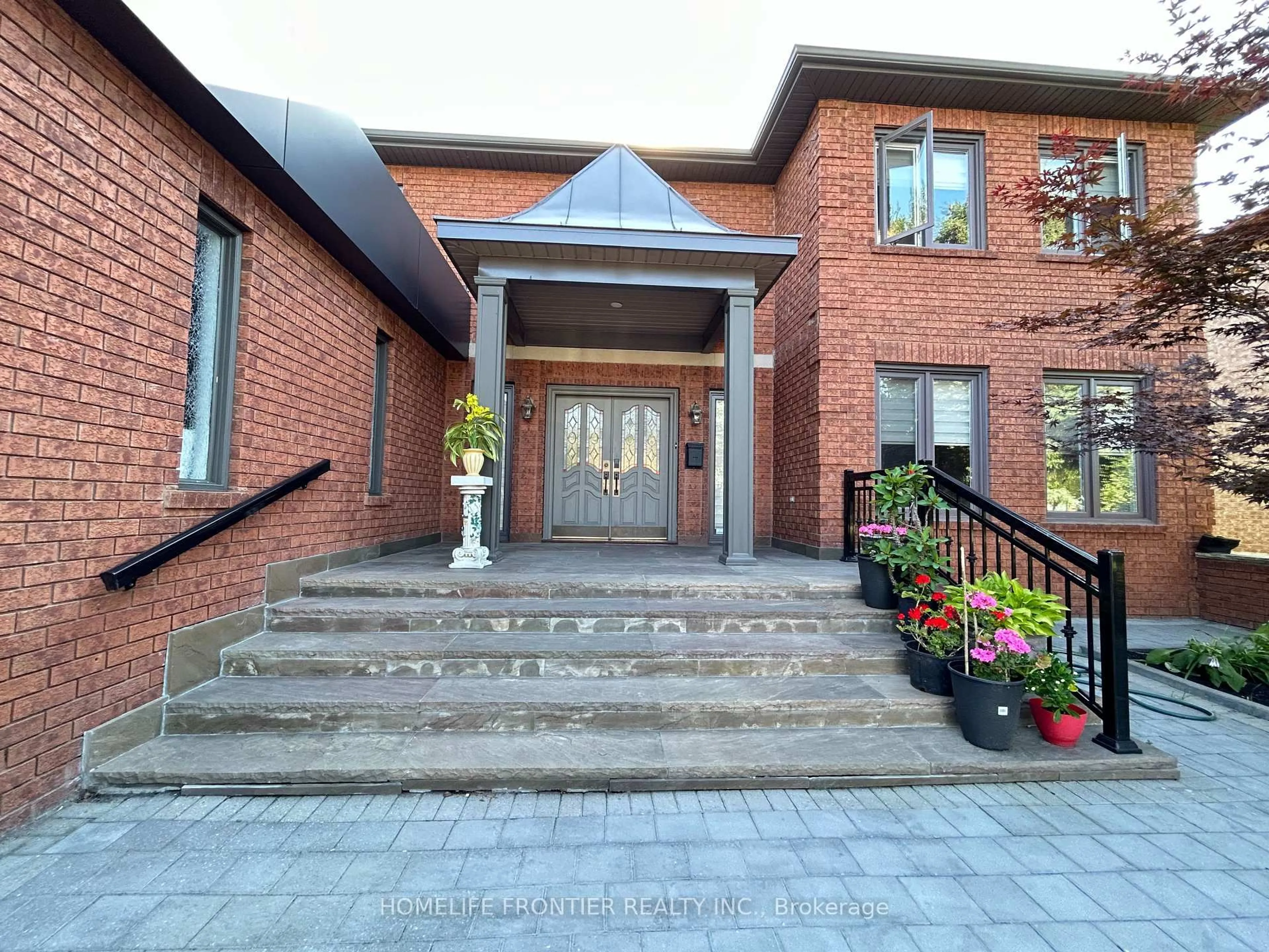 Indoor foyer for 118 Torran Rd, Vaughan Ontario L4L 2Y7