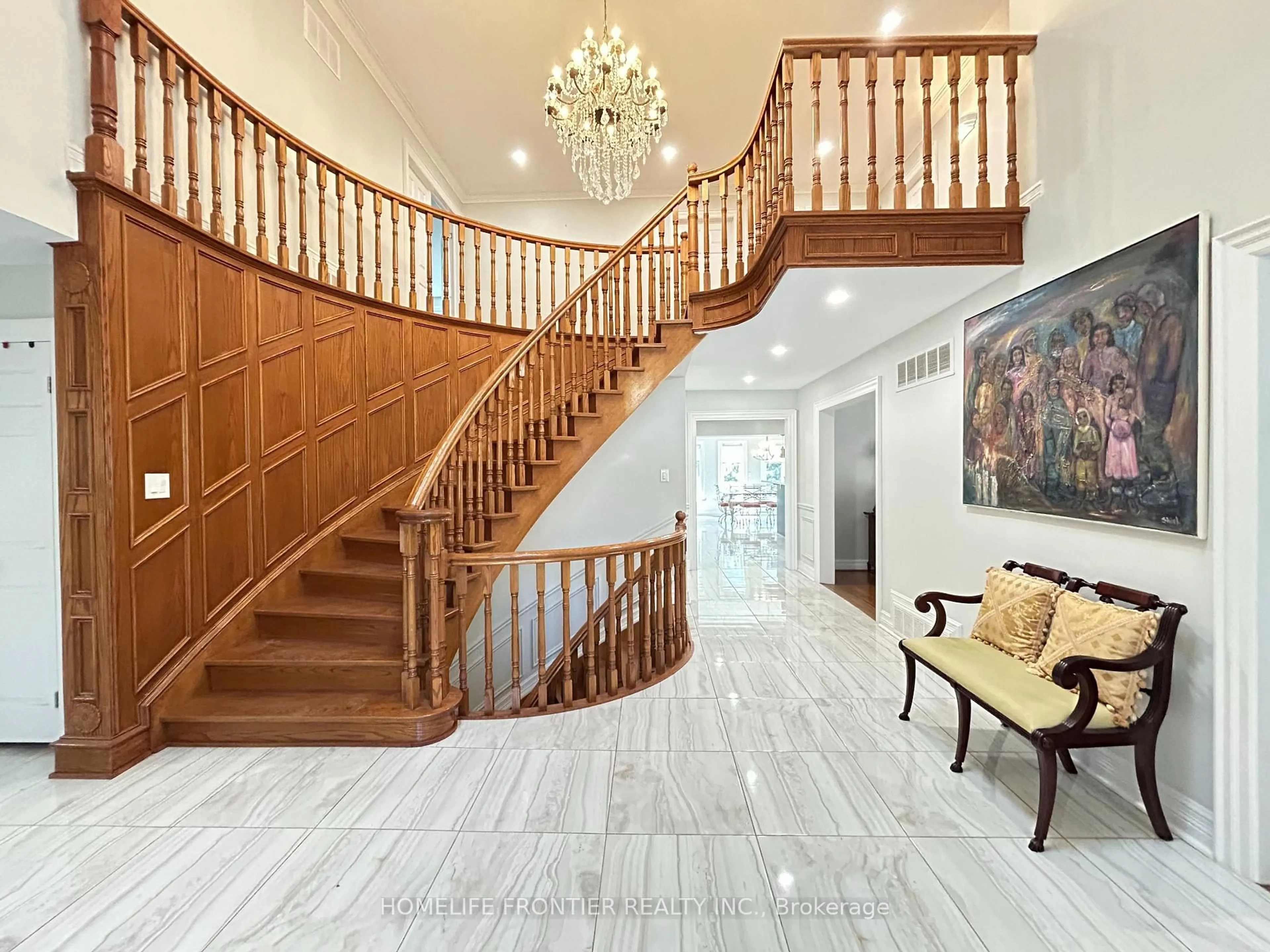 Indoor foyer for 118 Torran Rd, Vaughan Ontario L4L 2Y7