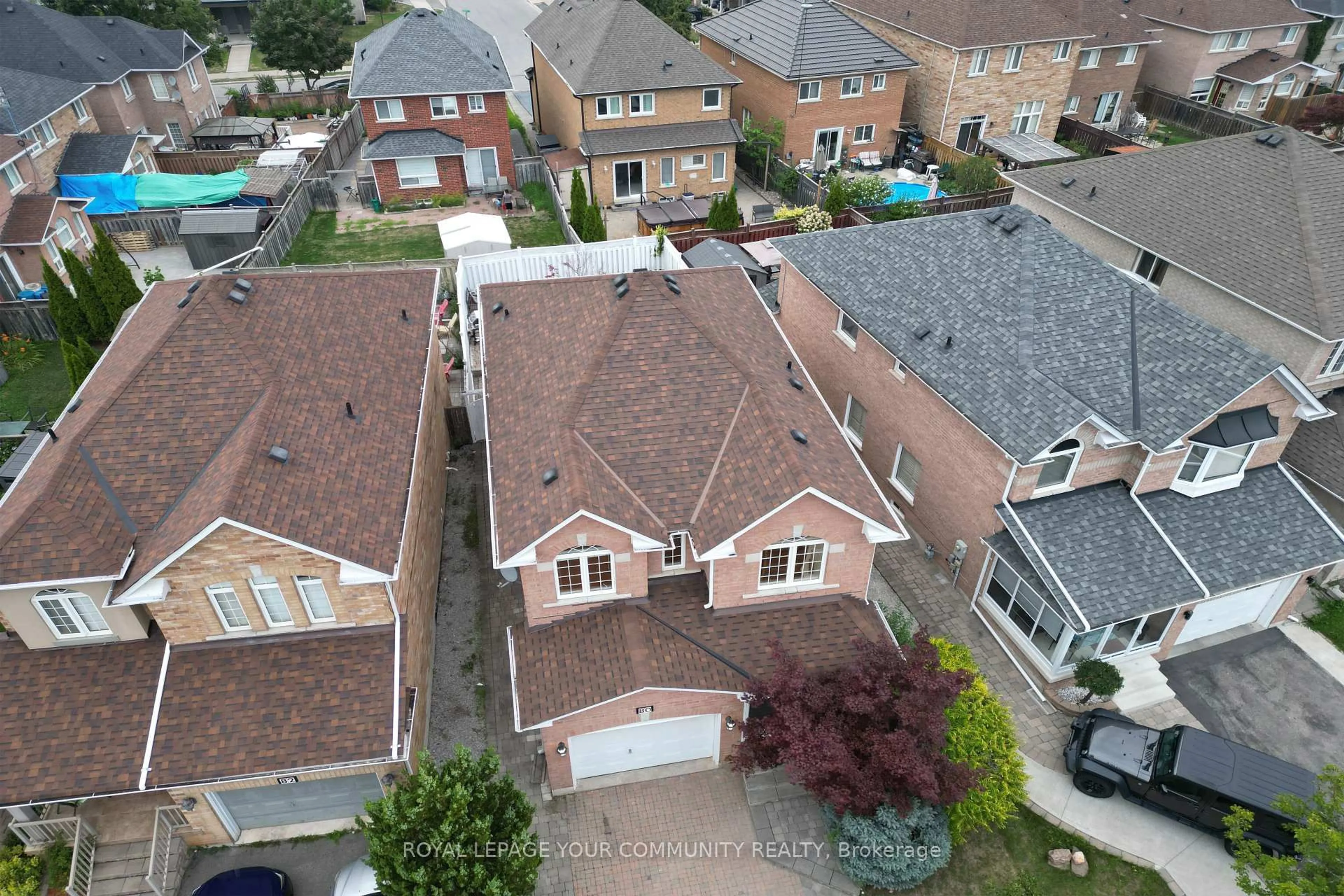 A pic from outside/outdoor area/front of a property/back of a property/a pic from drone, street for 80 Eddington Pl, Vaughan Ontario L6A 3P4